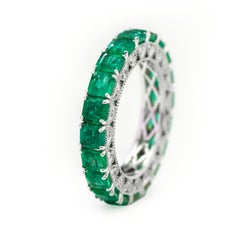 18 Karat Gold 5.34 Carat Natural Emerald and Diamond Eternity Band Ring