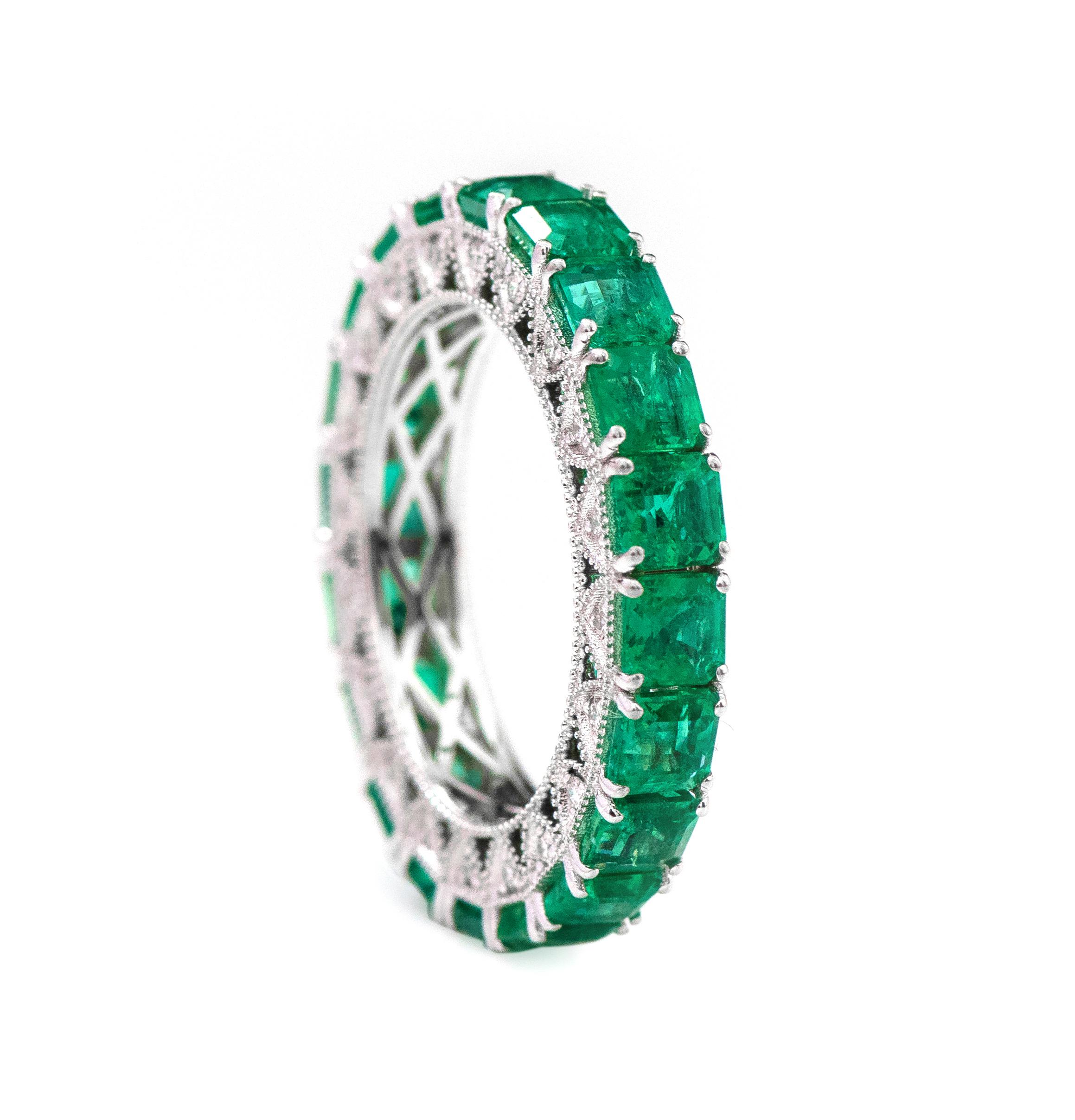 18 Karat Gold 5.34 Carat Natural Emerald and Diamond Eternity Band Ring For Sale 1
