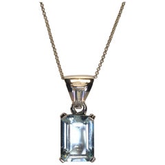 18 Karat Gold 5.4 Carat Blue Rectangular Aquamarine and Diamond Drop Necklace