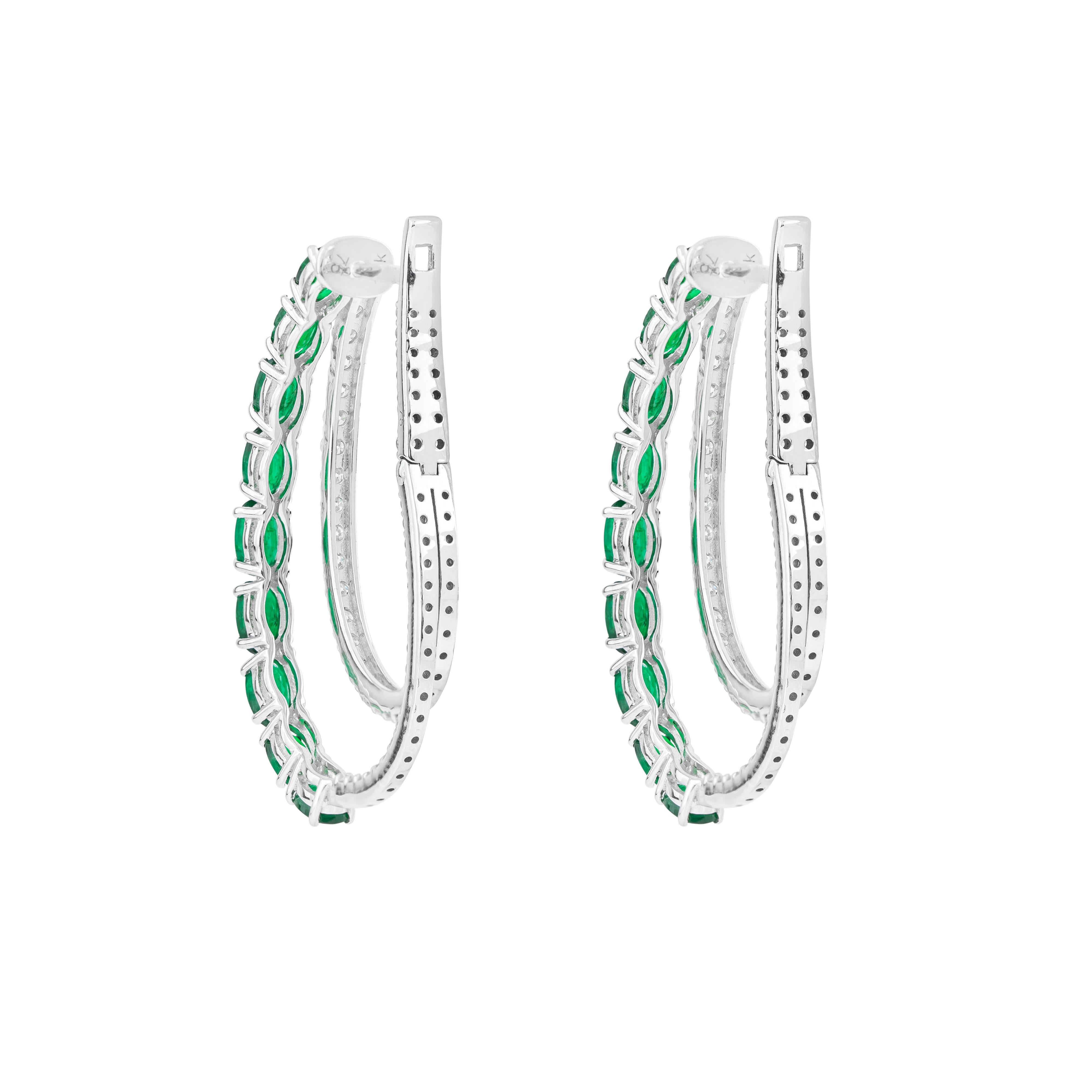 Contemporary 18 Karat Gold 5.4 Carat Diamond & Emerald Hoop Earrings in contemporary style For Sale
