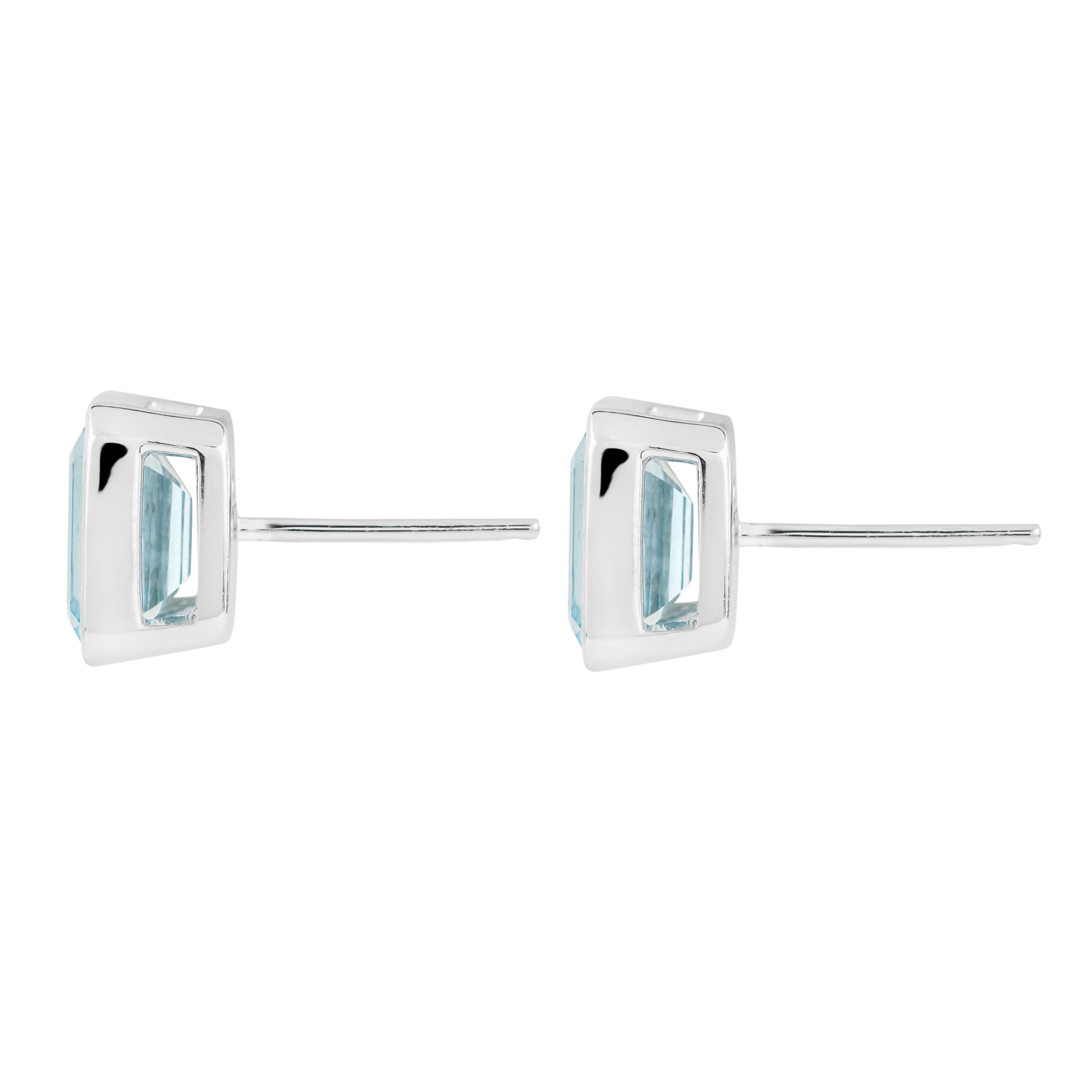 Emerald Cut 18 Karat Gold 5.52 Carat Aquamarine Stud Earrings For Sale