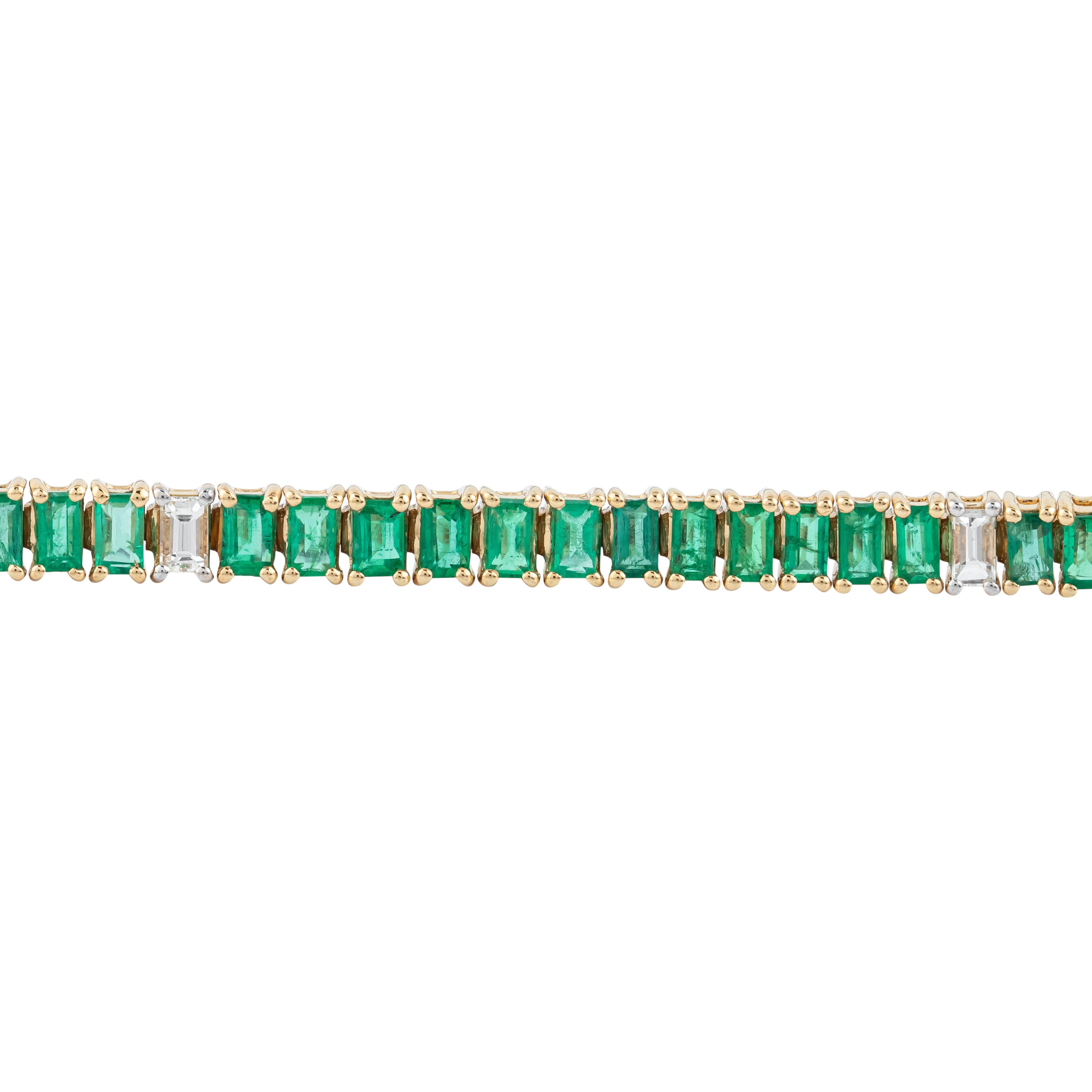 Contemporaneo Bracciale tennis in oro 18 carati con smeraldo e diamante da 5,71 carati in vendita