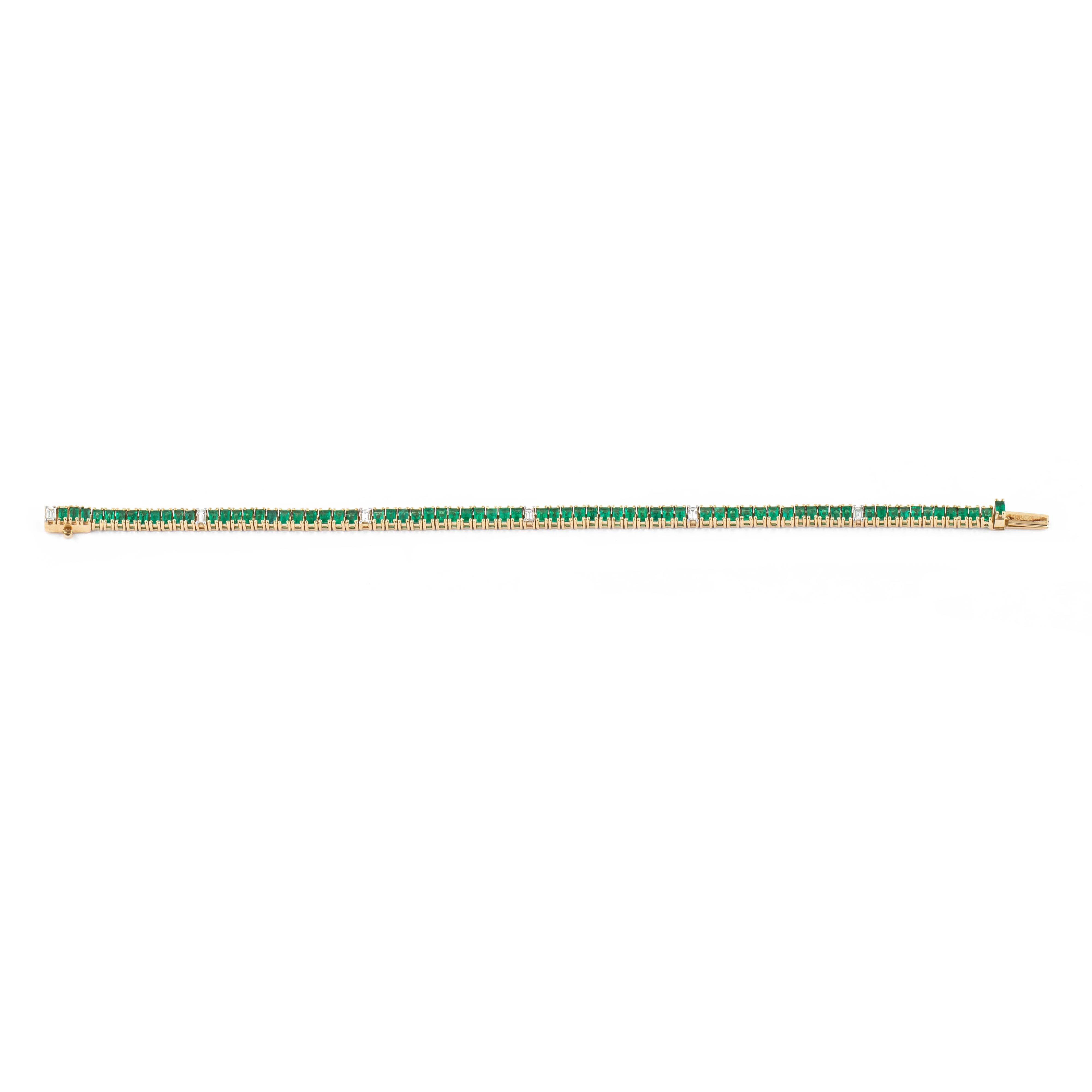 Taglio brillante Bracciale tennis in oro 18 carati con smeraldo e diamante da 5,71 carati in vendita
