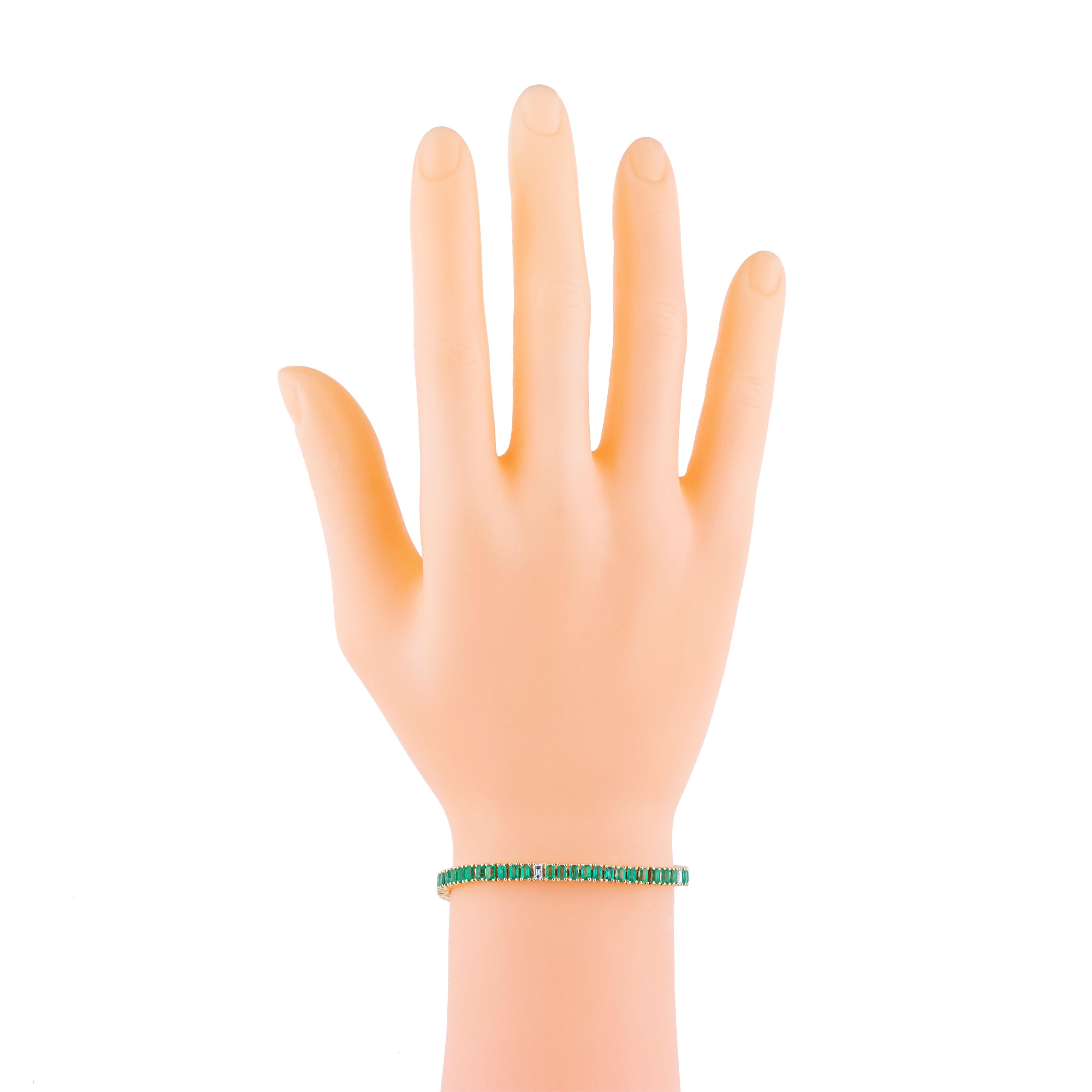 Bracciale tennis in oro 18 carati con smeraldo e diamante da 5,71 carati In condizioni Nuovo in vendita a Jaipur, IN