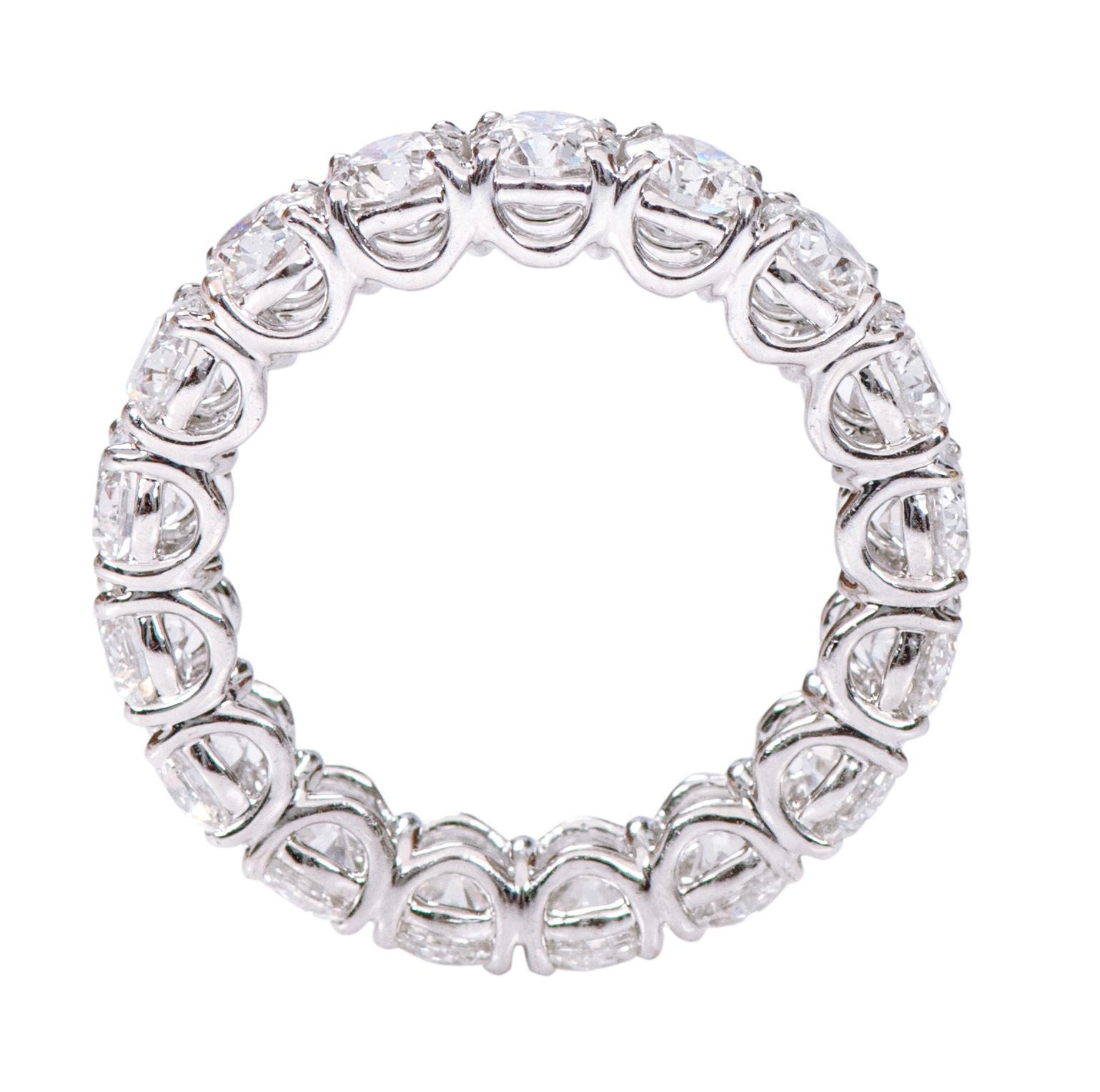 Anneau d'éternité en diamant taille brillant de 5,79 carats certifié GIA E VVS1 Pour femmes en vente