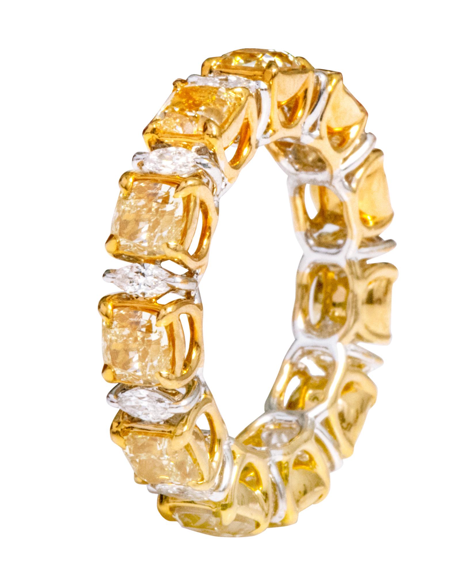 Contemporary 18 Karat Gold 5.99 Carat Solitaire Yellow and White Diamond Eternity Band Ring For Sale