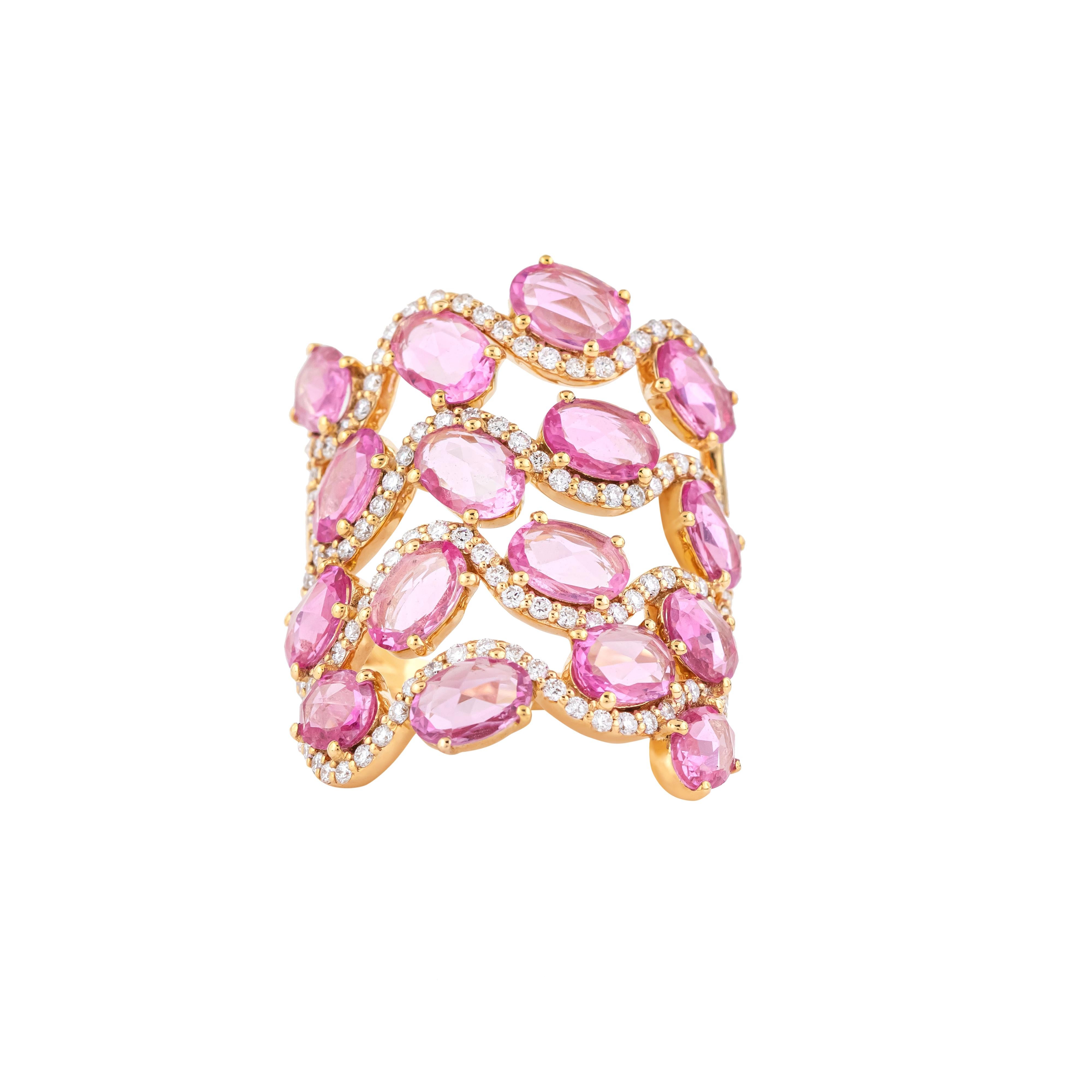 18 Karat Gold 6.1 Carat Diamond and Pink Sapphire Statement Ring In New Condition For Sale In Jaipur, IN