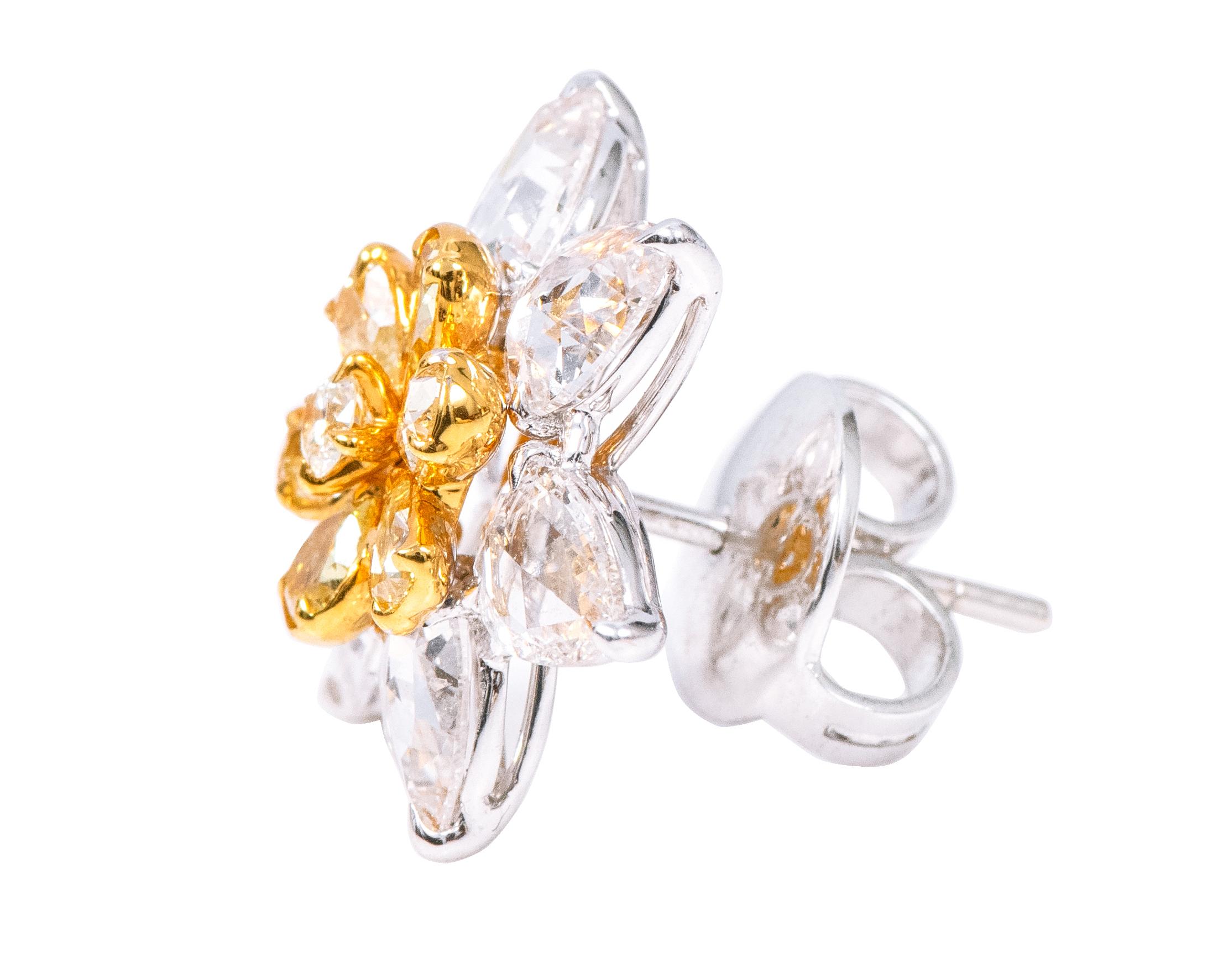 18 Karat Gold 6.12 Carat Yellow Diamond and White Diamond Flower Stud Earrings In New Condition For Sale In Jaipur, IN