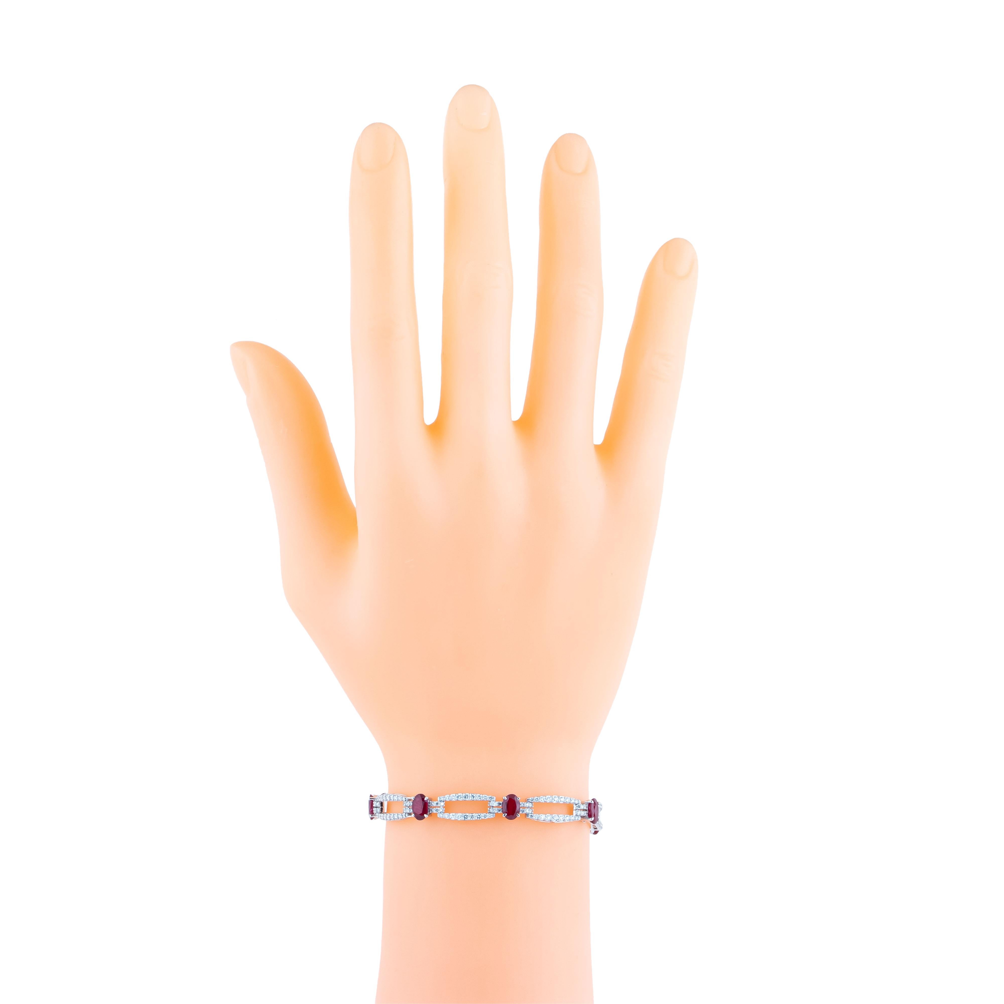 18 Karat Gold 6.63 Carat Ruby and Diamond Tennis Bracelet In New Condition For Sale In Jaipur, IN