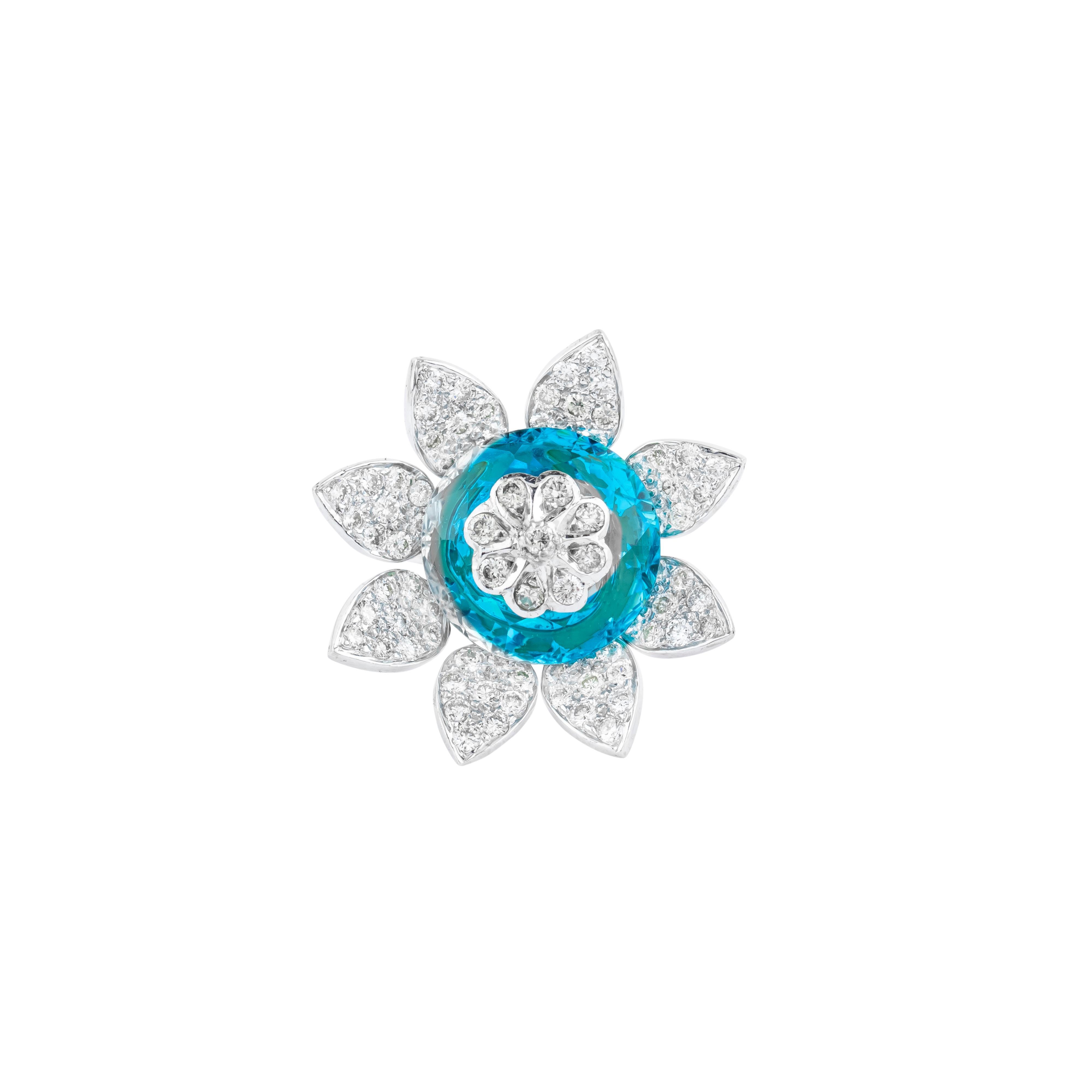 Contemporary 18 Karat Gold 6.64 Carats Blue Topaz and Diamond Fashion Ring For Sale