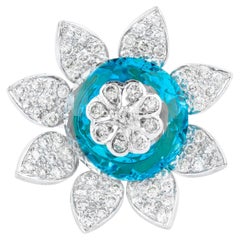 18 Karat Gold 6.64 Carats Blue Topaz and Diamond Fashion Ring