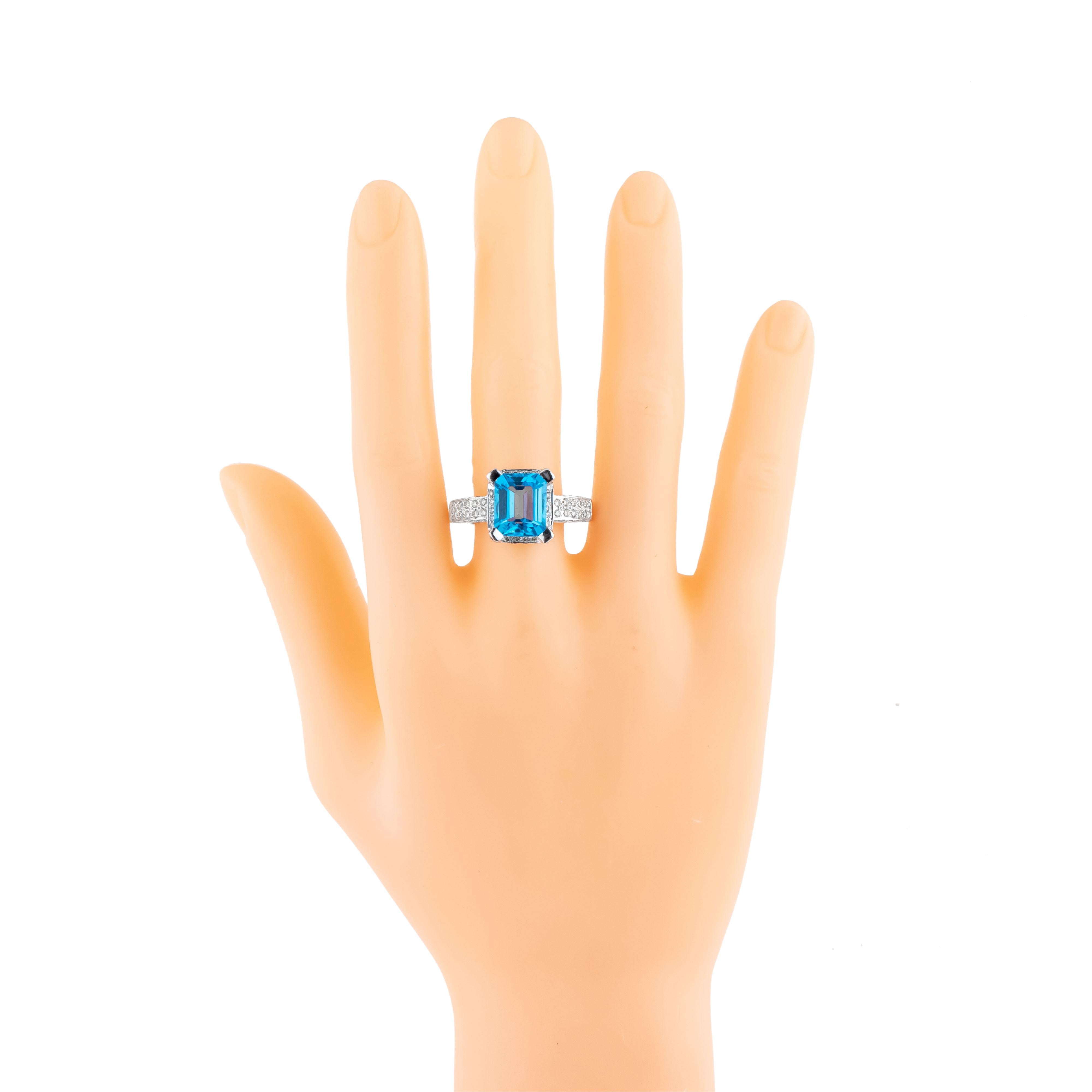 Women's 18 Karat Gold 6.71 Carats Blue Topaz and Diamond Fashion Ring For Sale