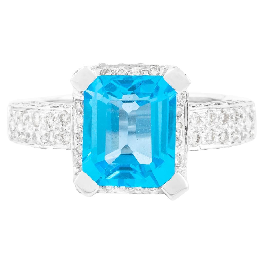 18 Karat Gold 6.71 Carats Blue Topaz and Diamond Fashion Ring