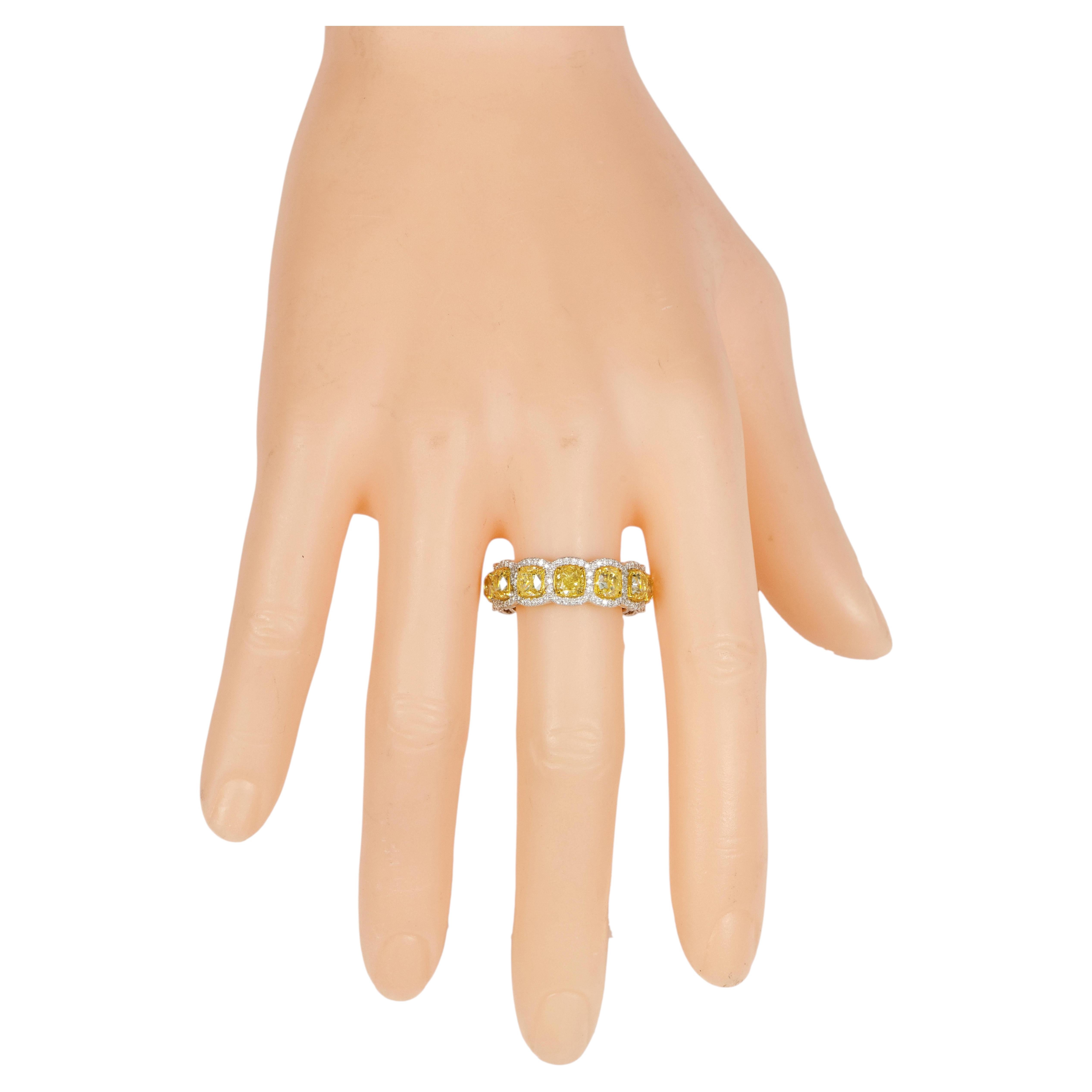 Anillo de oro de 18 quilates, 6,84 quilates, amarillo fantasía y diamantes