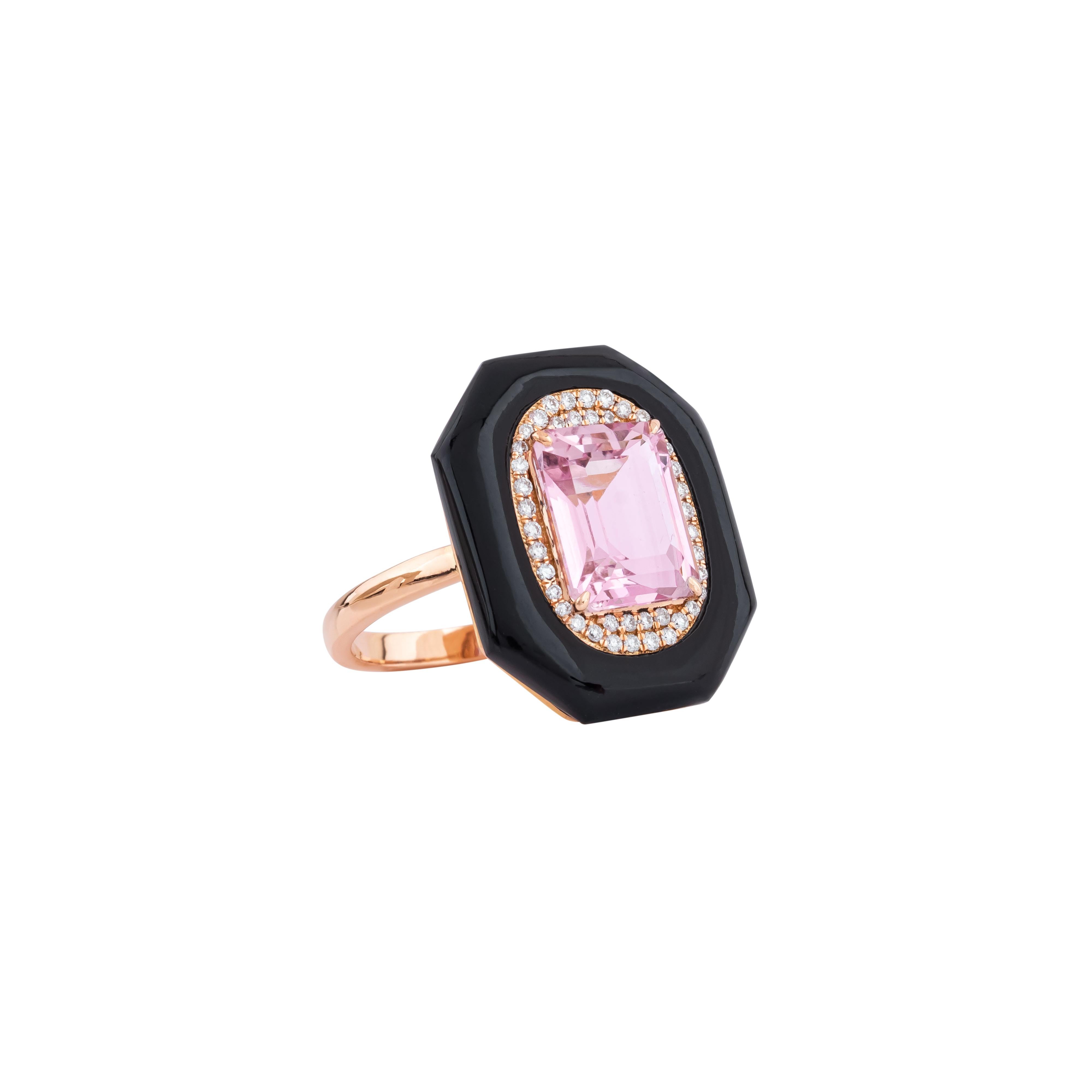 A marvel of exquisite craftsmanship, the 18 Karat Gold Solitaire Ring showcases a stunning 7.03 carat diamond, complemented by black onyx and morganite accents. At the center of this masterpiece, the diamond dazzles with its extraordinary clarity