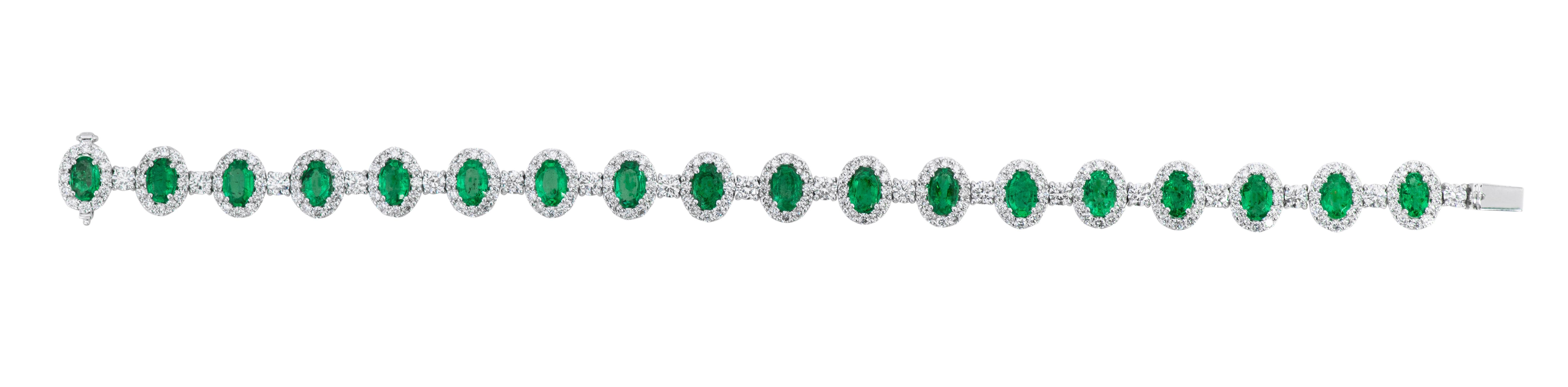 Women's 18 Karat Gold 7.07 Carat Natural Emerald and Diamond Cluster Modern Bracelet For Sale
