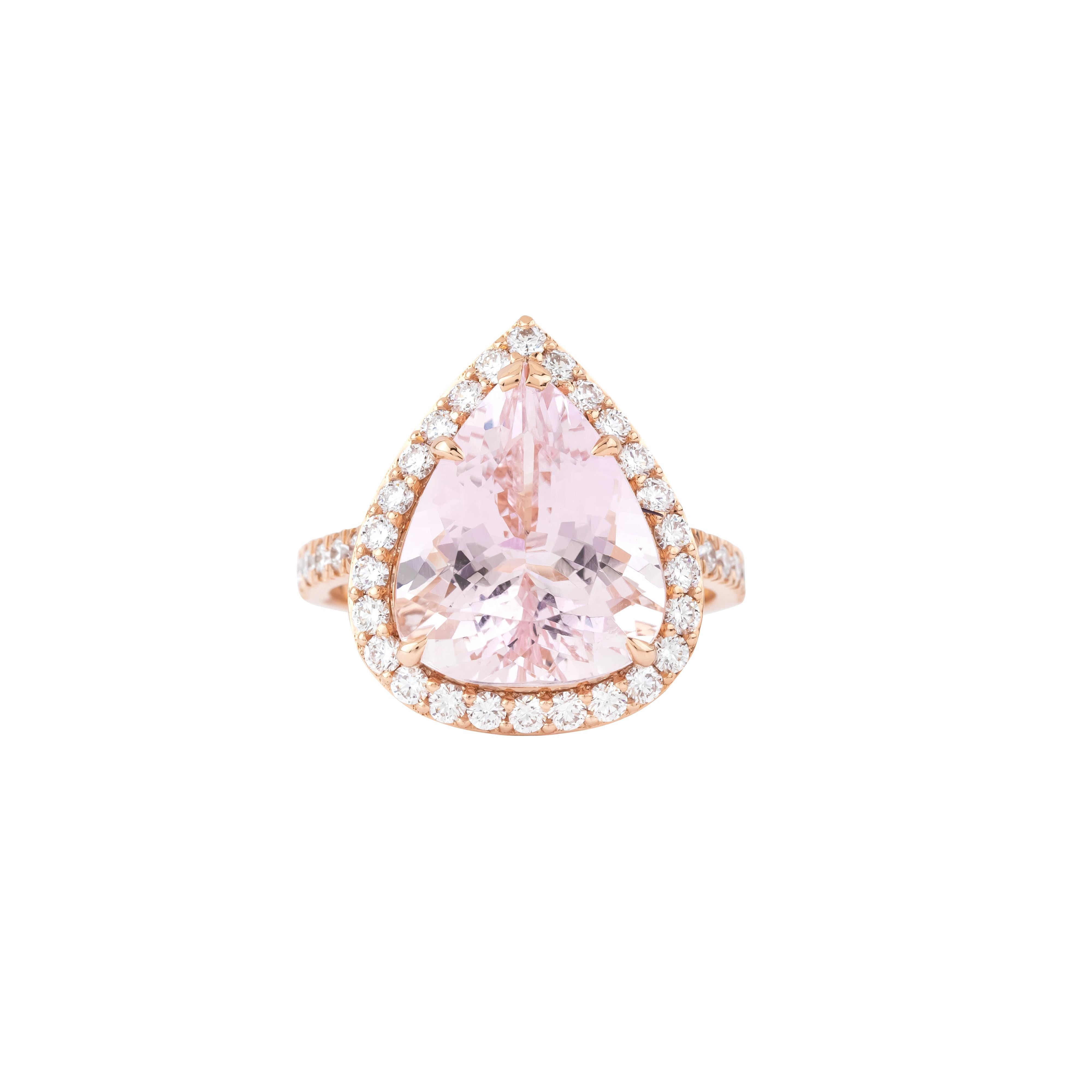 Women's 18 Karat Gold 7.11 Carat Diamond and Morganite Fashion Ring For Sale