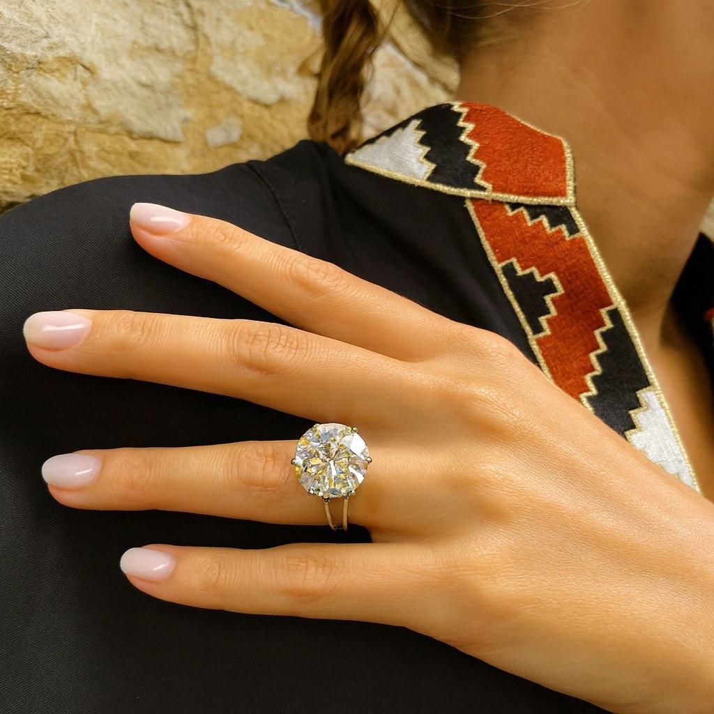 18 Karat Gold 7,15 Karat Solitär-Diamant-Ring im alteuropäischen Schliff. Damen im Angebot