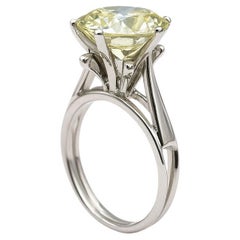 18 Karat Gold 7,15 Karat Solitär-Diamant-Ring im alteuropäischen Schliff.