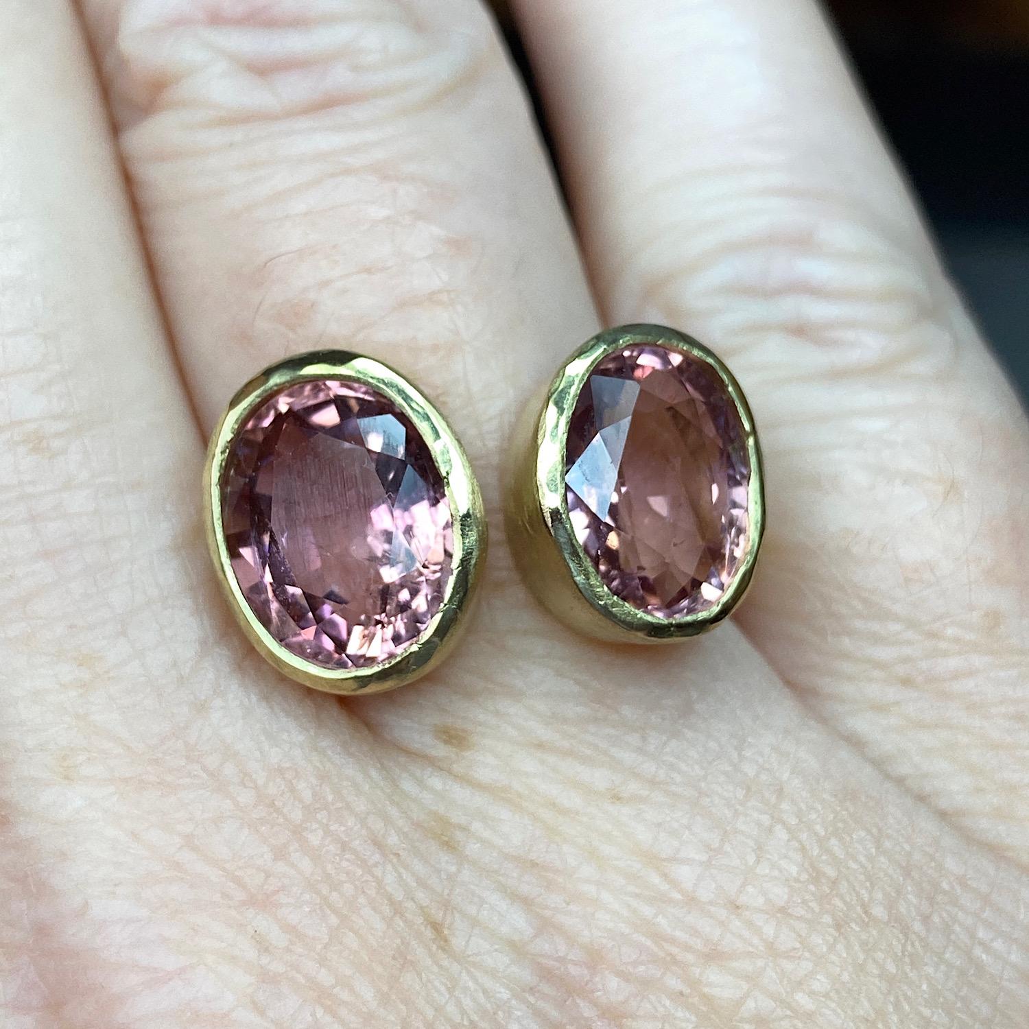 18 Karat Gold 7.15ct Double Oval Peach Pink Tourmaline Ring In New Condition For Sale In Scotland, GB