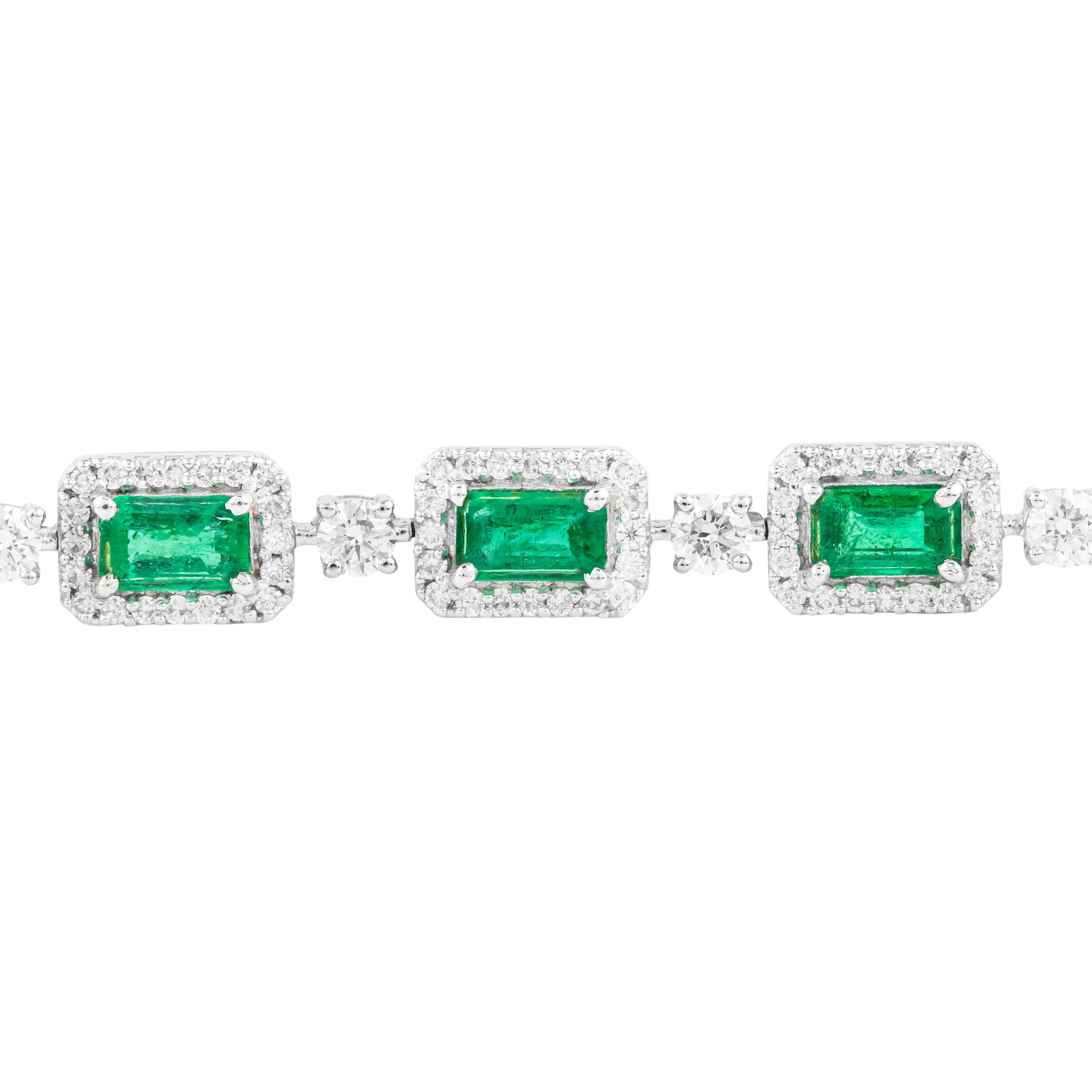 Modern 18 Karat Gold 7.22 Carat Emerald and Diamond Tennis Bracelet For Sale