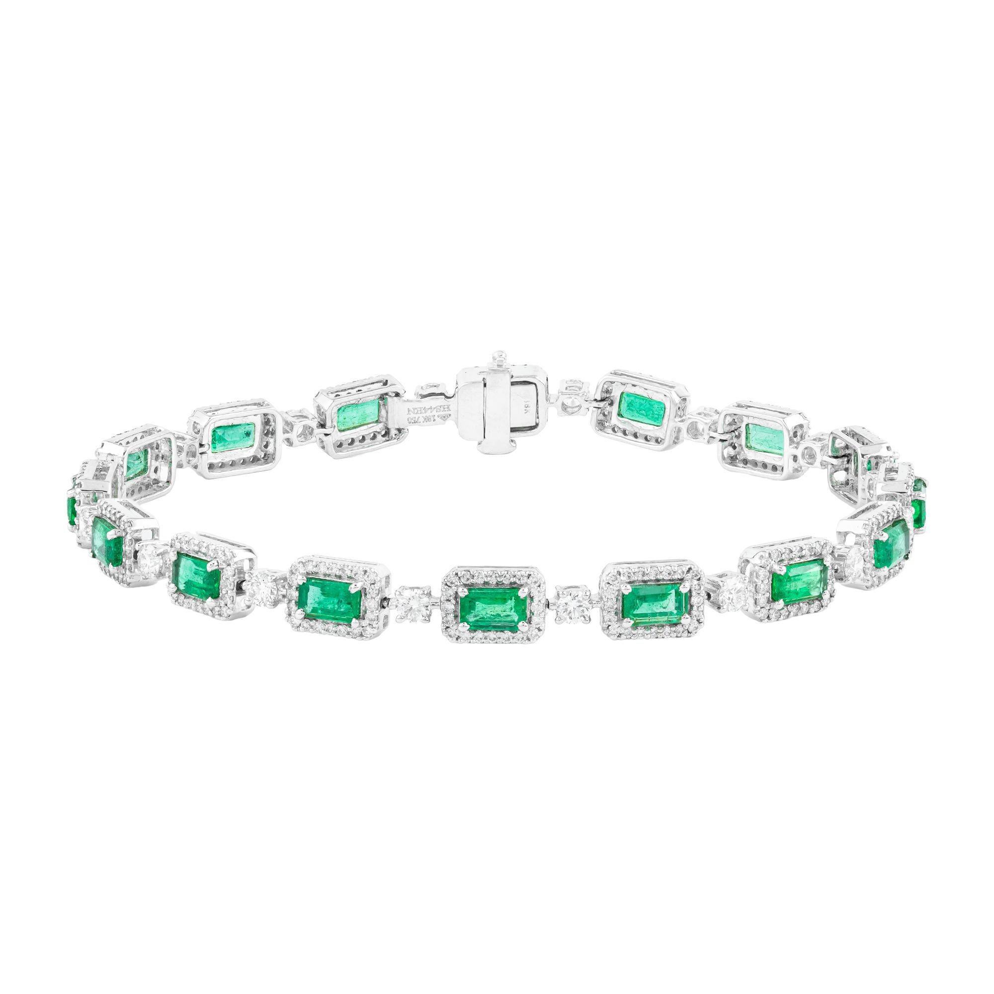Women's 18 Karat Gold 7.22 Carat Emerald and Diamond Tennis Bracelet For Sale
