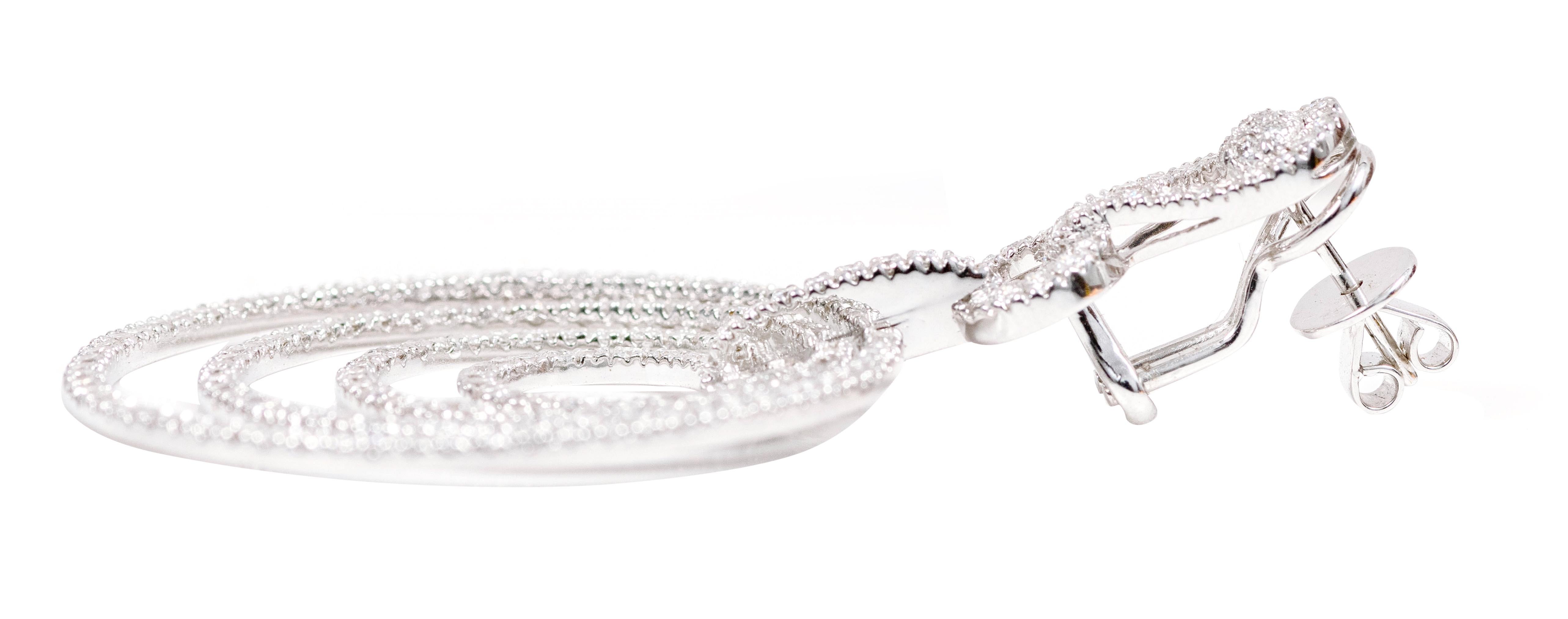 18 Karat Gold 7.26 Carat Brilliant-Cut Diamond Dangle Earrings in Modern Style For Sale 4