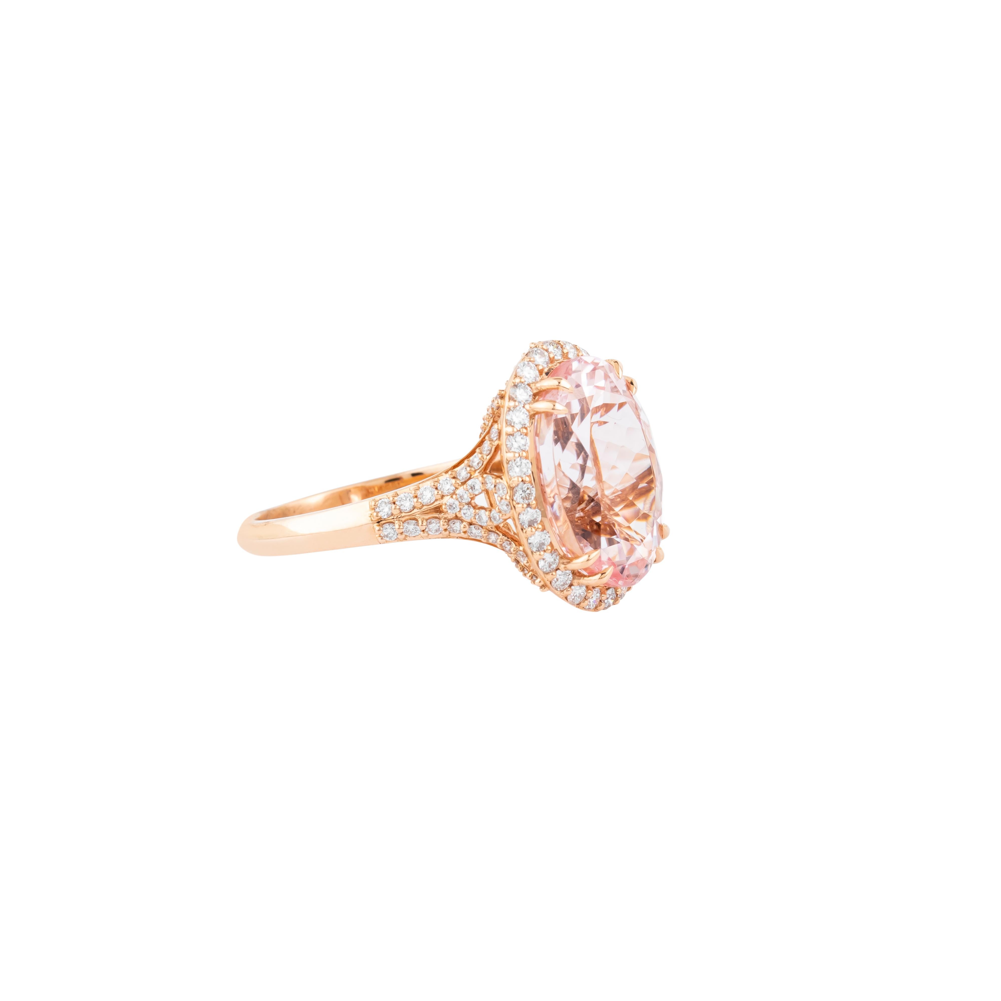 18 Karat Gold 7.26 Carat Diamond and Morganite Cocktail Ring In New Condition For Sale In Jaipur, IN