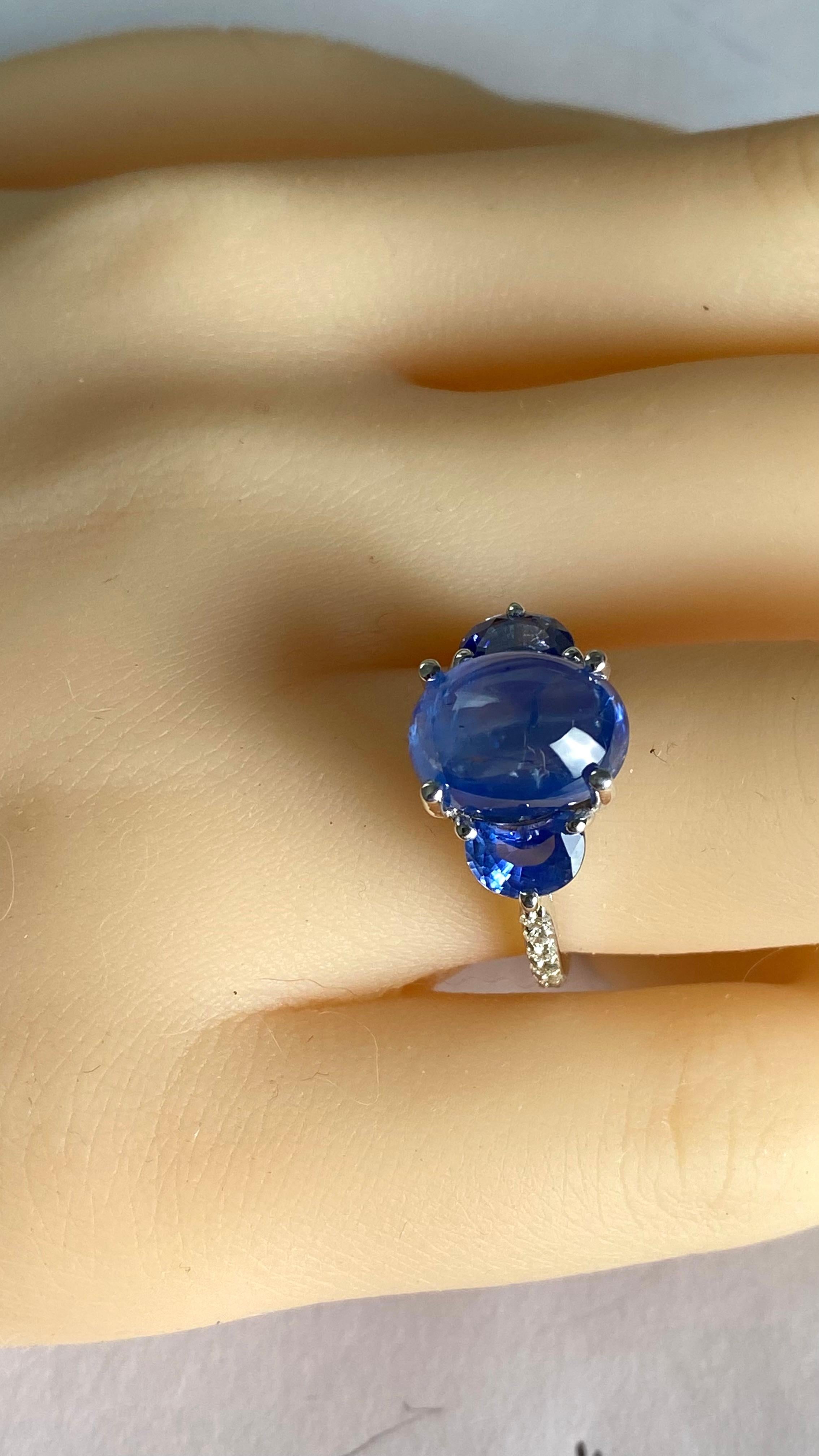 18 Karat Gold 7.37 Ceylon Cabochon Sapphire Half Moon Sapphire Diamond Ring For Sale 1