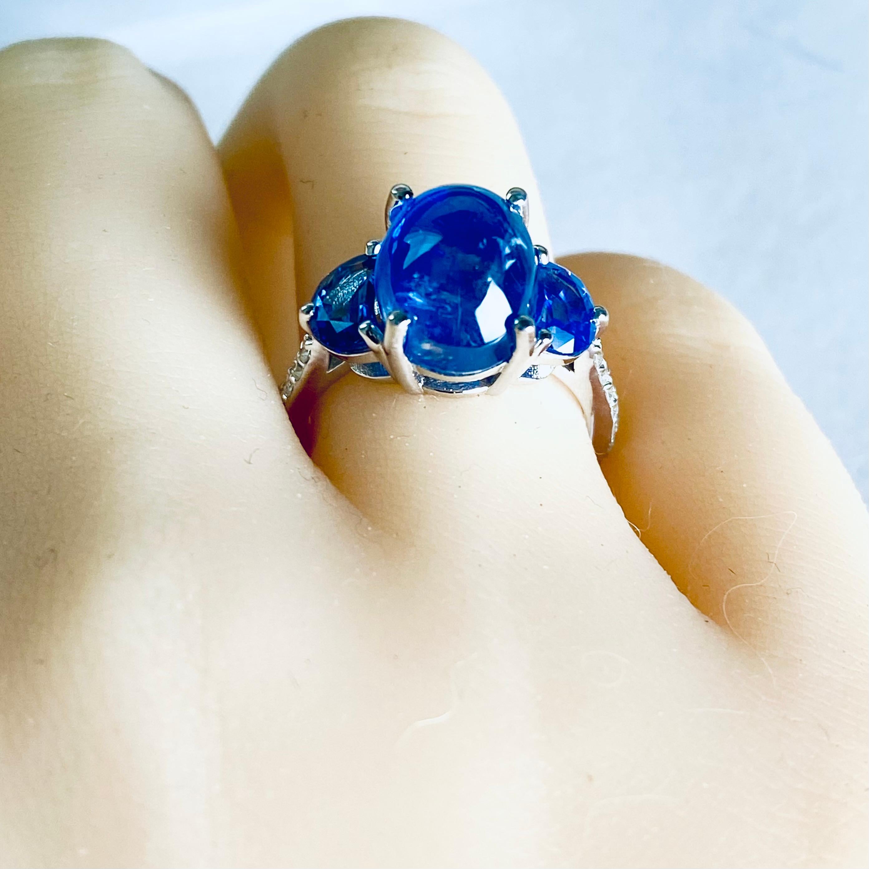 18 Karat Gold 7.37 Ceylon Cabochon Sapphire Half Moon Sapphire Diamond Ring For Sale 3