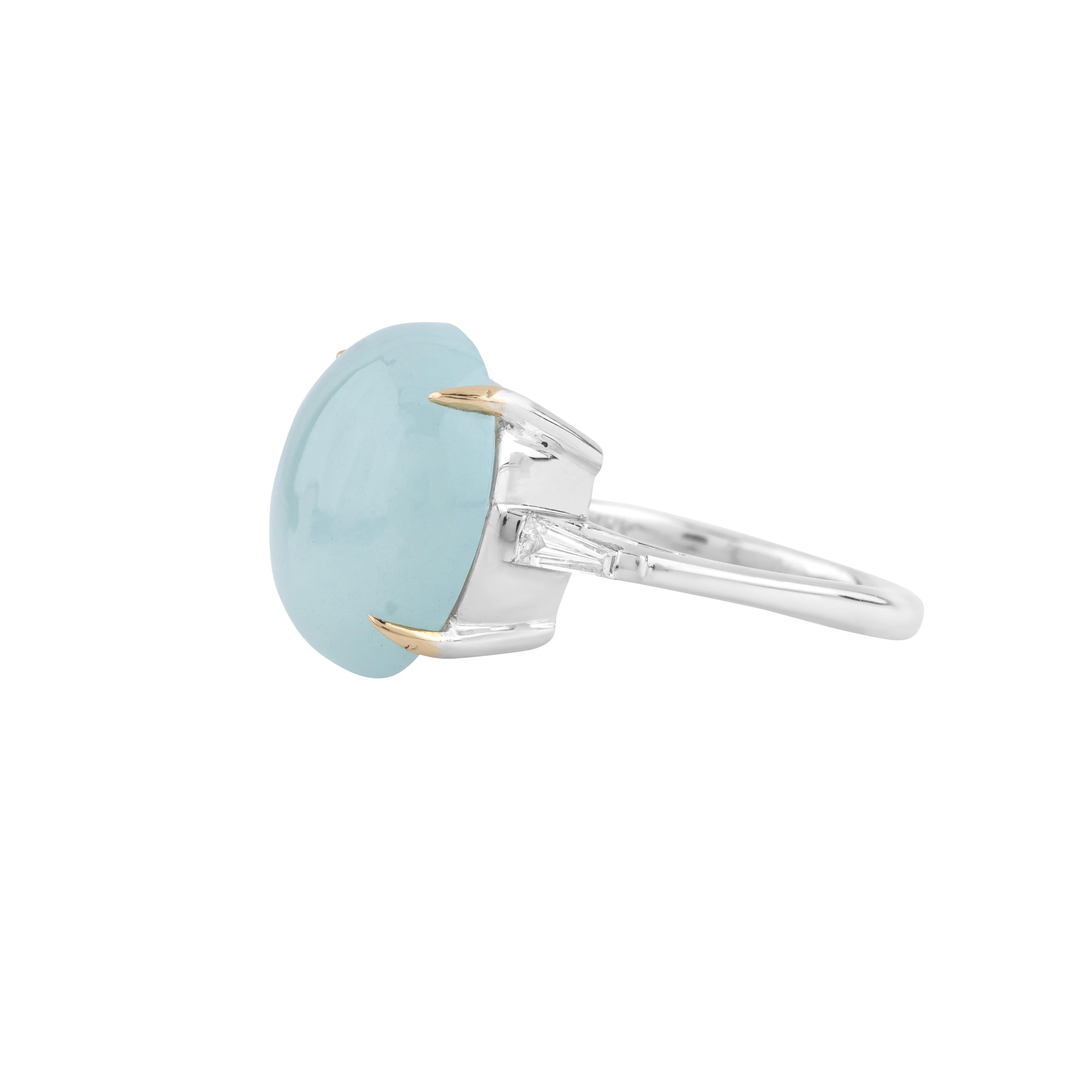 Exuding a rare blend of grandeur and finesse, the 18 Karat Gold 7.4 Carat Diamond and Aquamarine Solitaire Ring is a testament to exceptional craftsmanship. Dominated by a stunning 7.4 carat aquamarine, this solitaire design captures the allure of a