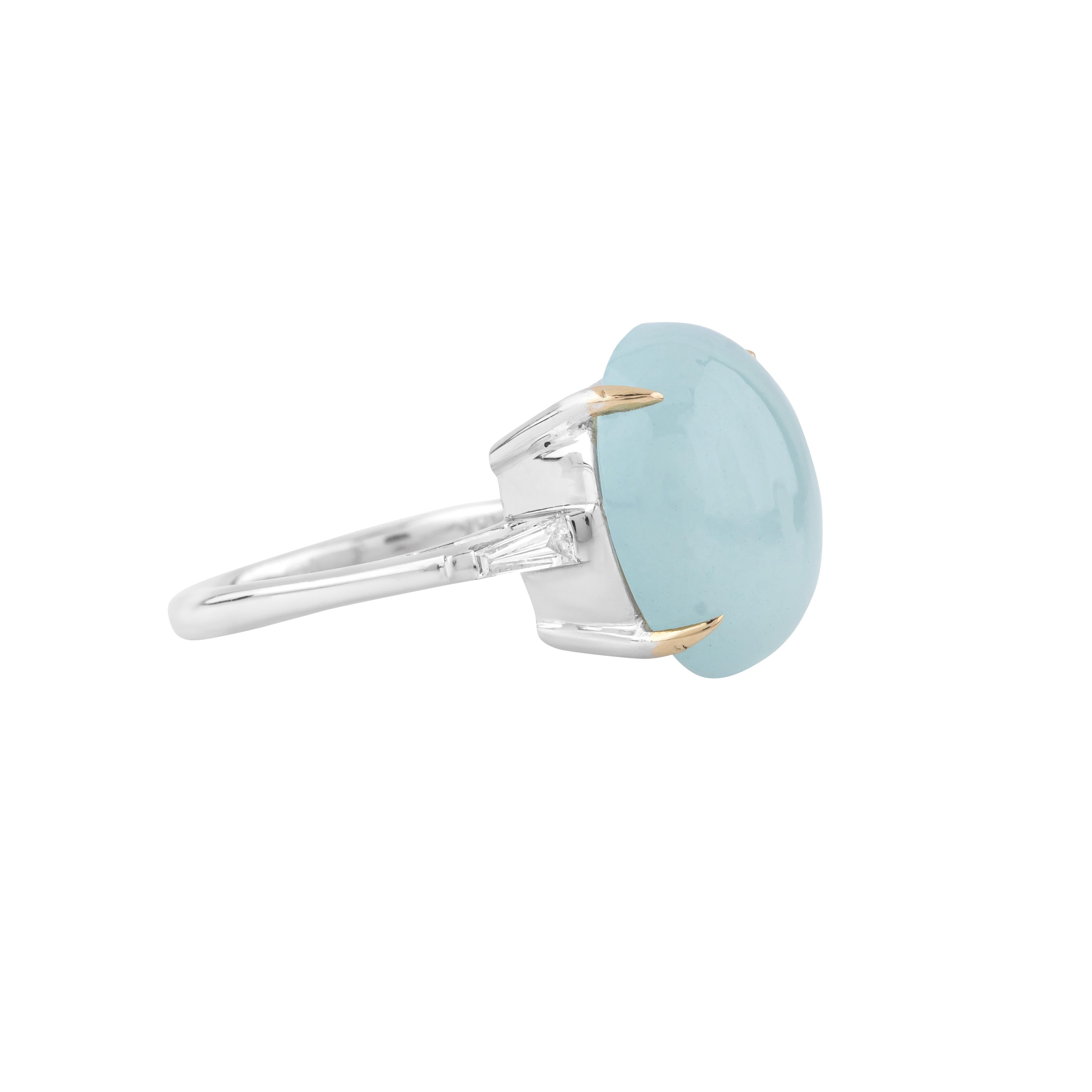 Contemporary 18 Karat Gold 7.4 Carat Diamond and Aquamarine Solitaire Ring For Sale