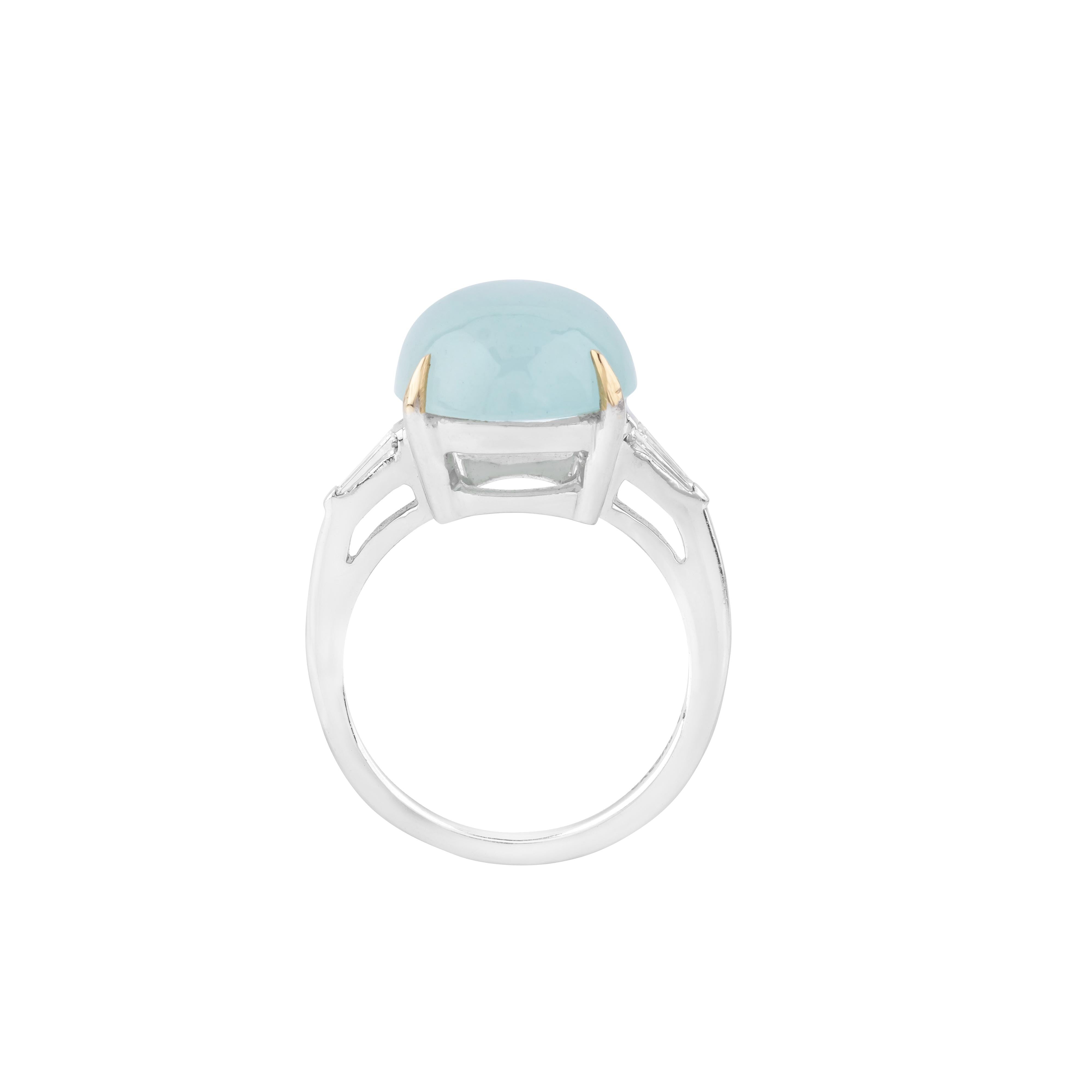 Brilliant Cut 18 Karat Gold 7.4 Carat Diamond and Aquamarine Solitaire Ring For Sale