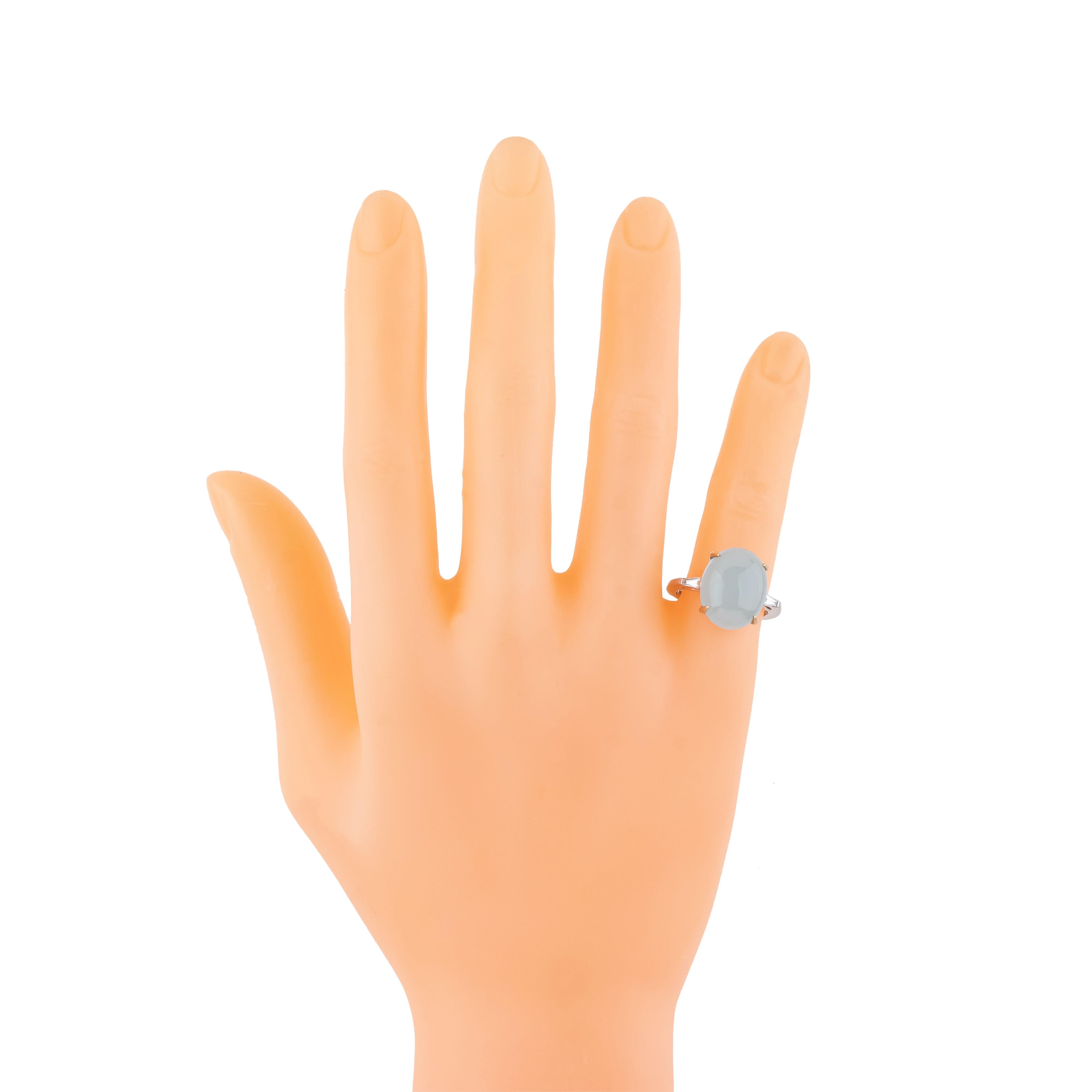 18 Karat Gold 7.4 Carat Diamond and Aquamarine Solitaire Ring In New Condition For Sale In Jaipur, IN