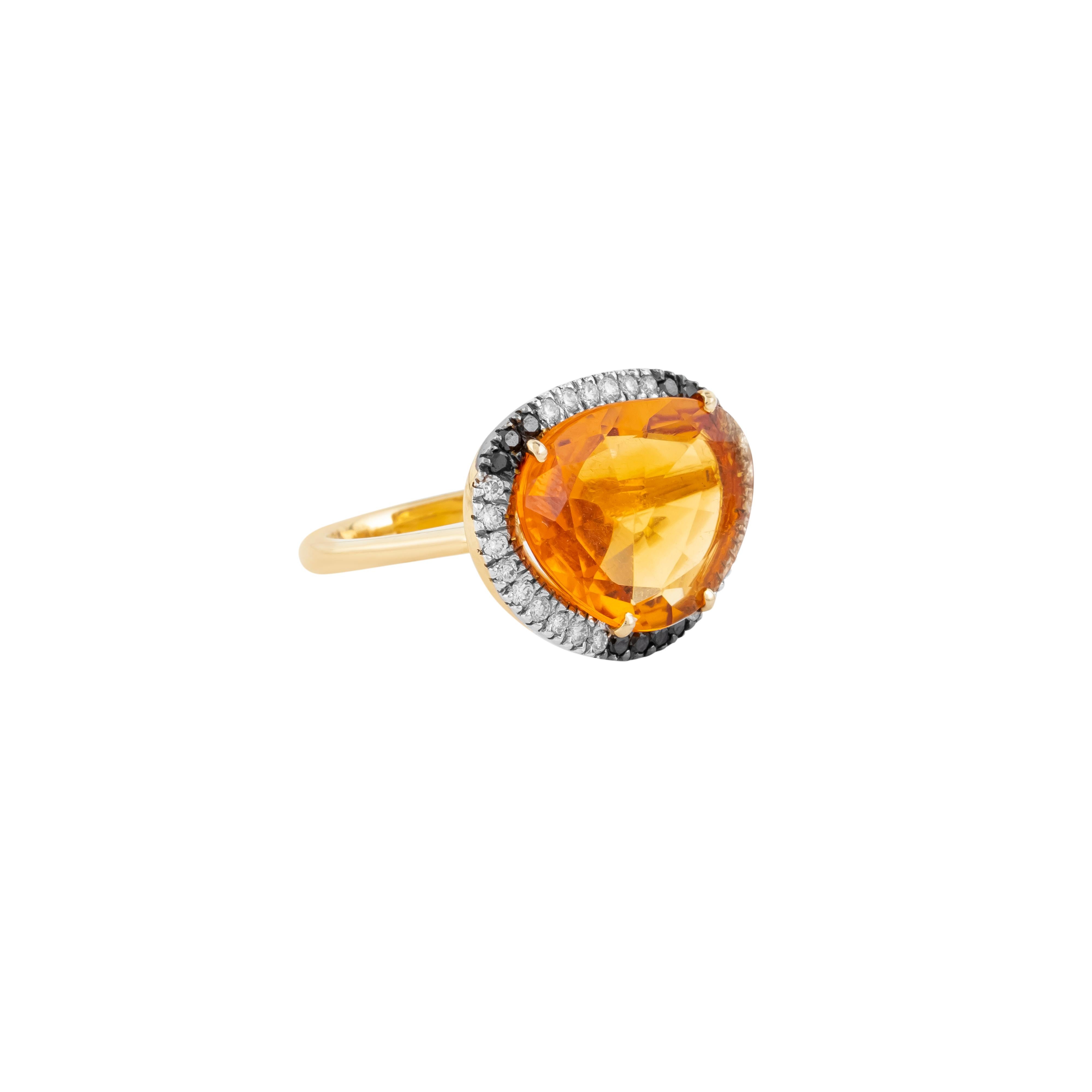 A striking fusion of elegance and contemporary design, this 18 Karat Gold Modern Ring features a 8.51-carat golden topaz as its captivating centerpiece. The gemstone is expertly cut to enhance its inherent radiance, creating a stunning visual impact