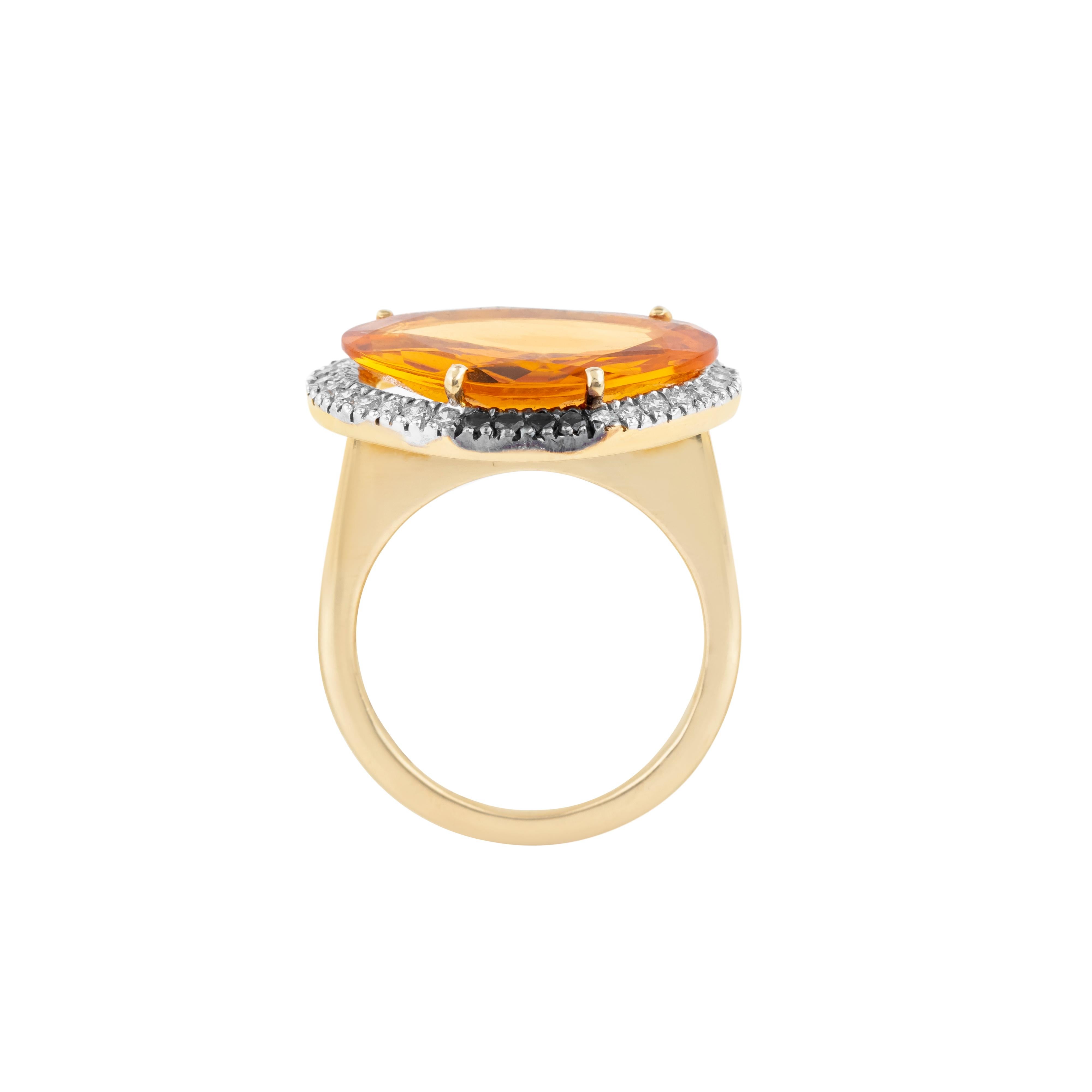 Women's 18 Karat Gold 8.51 Carats Golden Topaz and Diamond Modern Ring For Sale