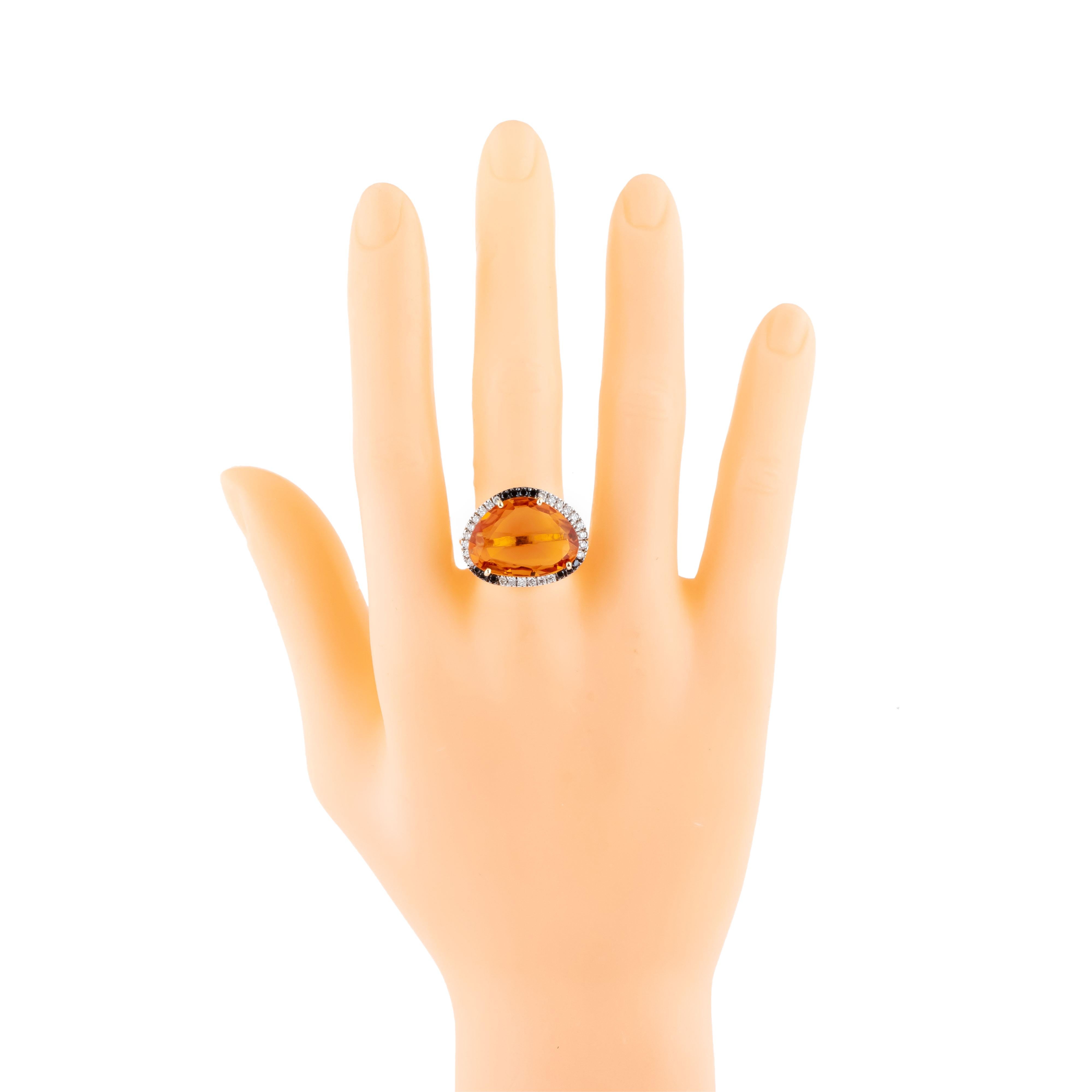 18 Karat Gold 8.51 Carats Golden Topaz and Diamond Modern Ring For Sale 1