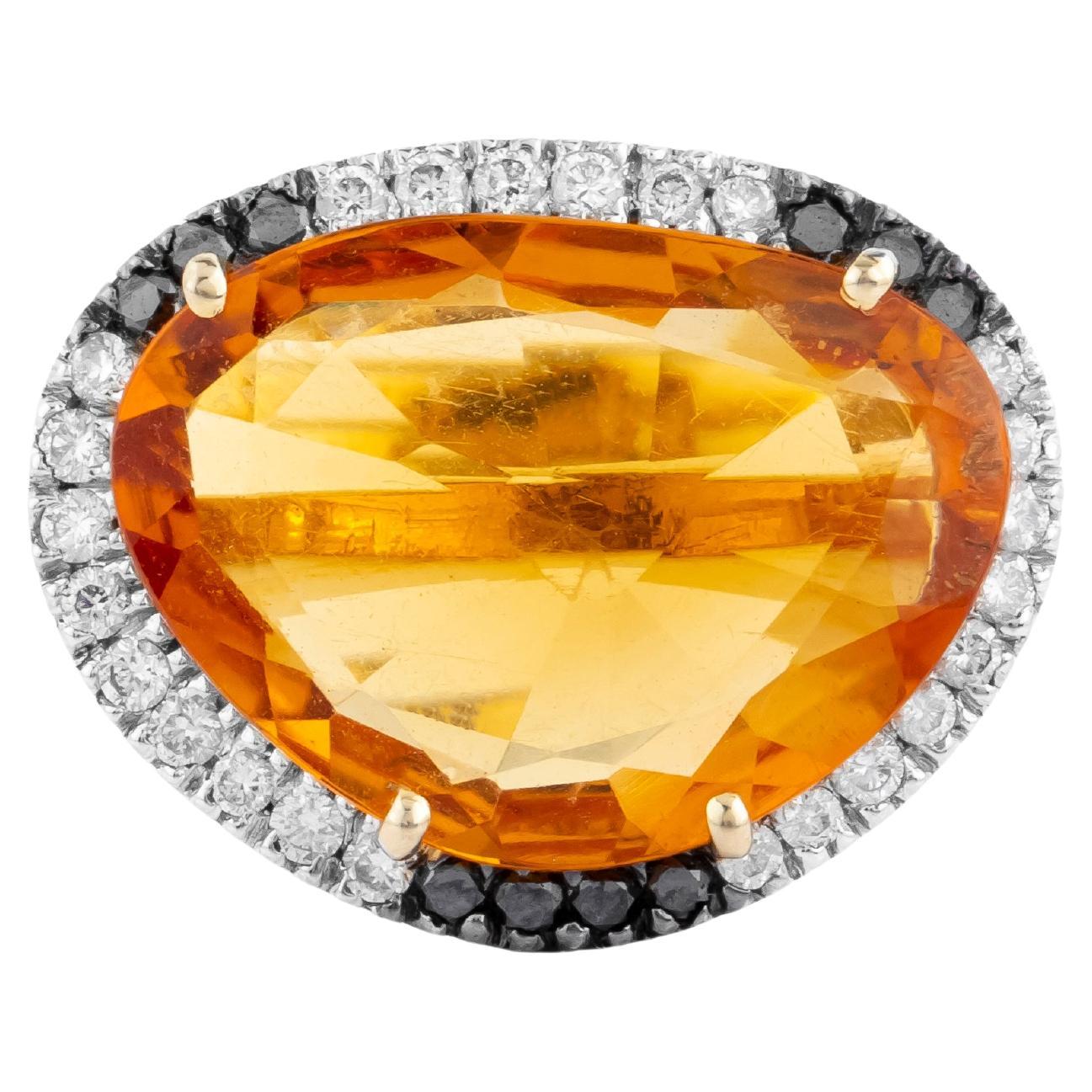 18 Karat Gold 8.51 Carats Golden Topaz and Diamond Modern Ring