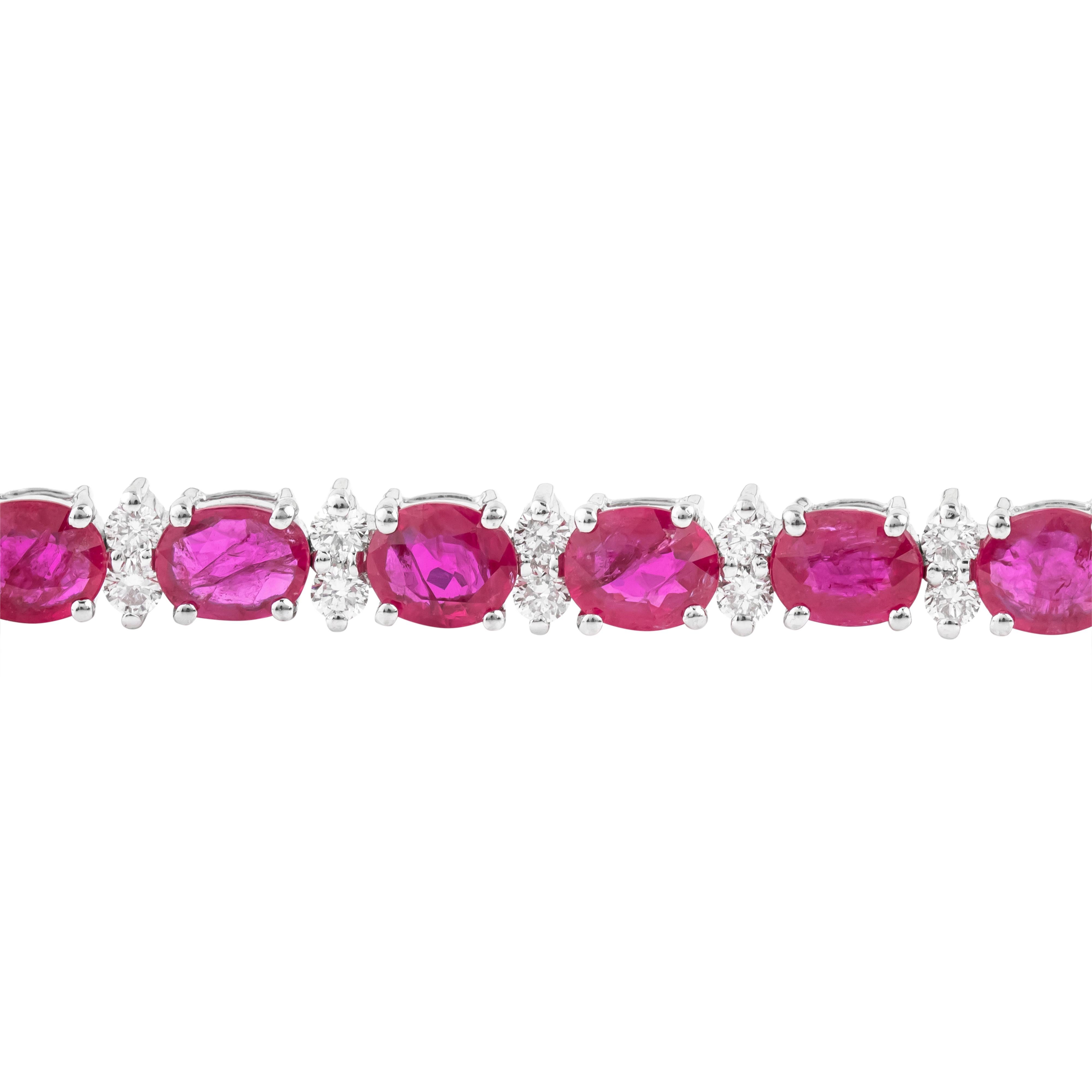 18 Karat Gold 8,56 Karat Rubin und Diamant-Tennisarmband (Brillantschliff) im Angebot