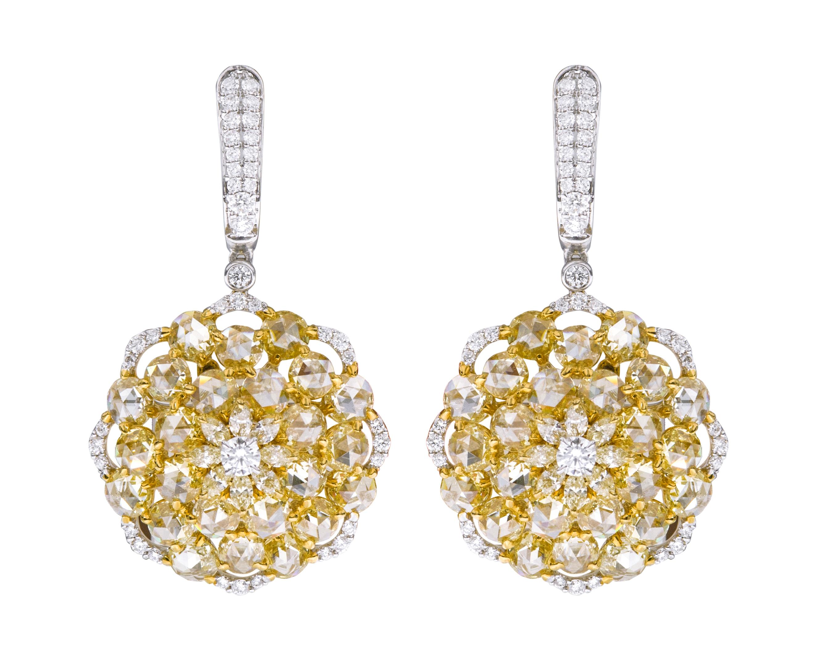 18 Karat Gold 8.69 Carat Yellow and White Diamond Drop Cocktail Earrings In New Condition For Sale In Jaipur, IN