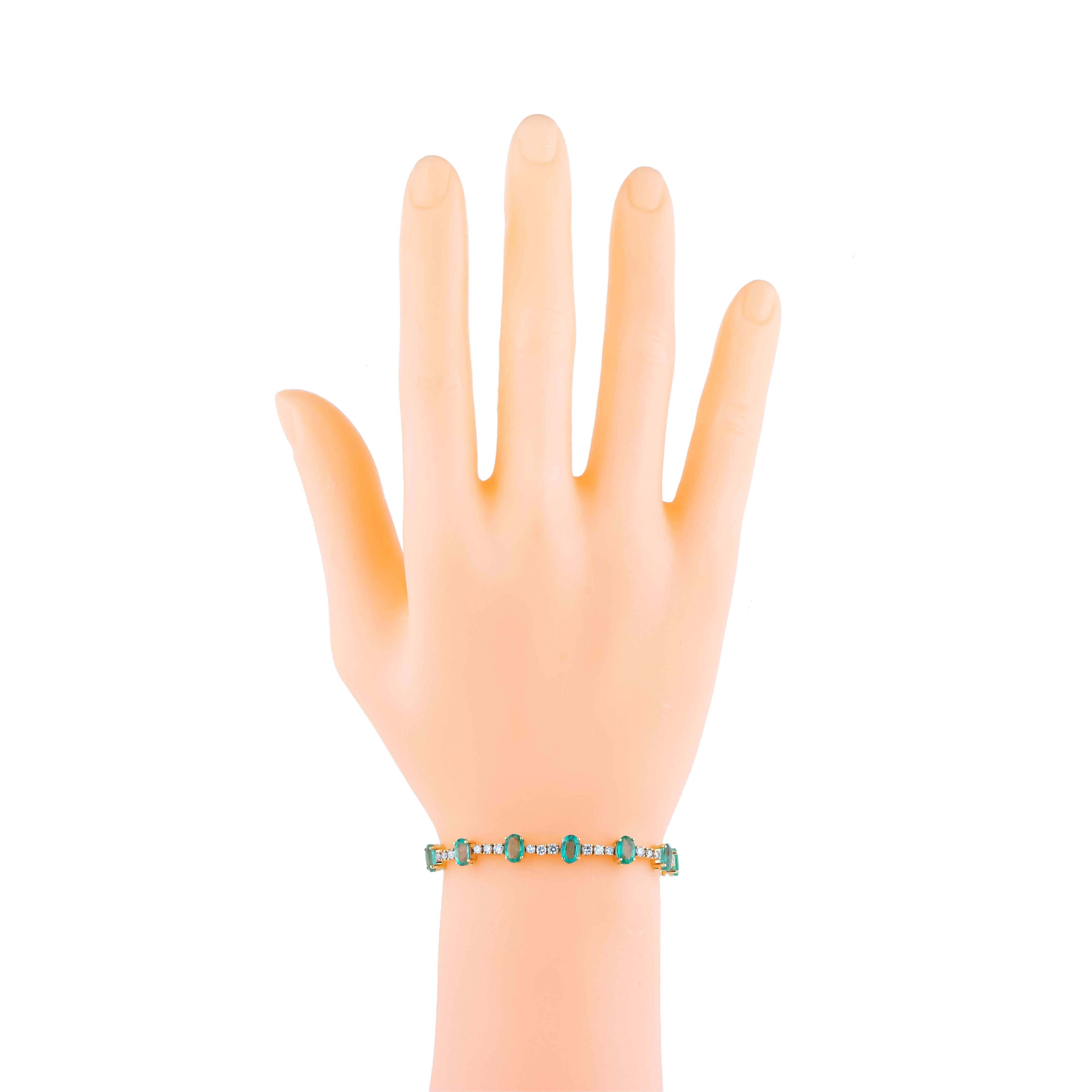 Bracciale tennis in oro 18 carati con smeraldo e diamanti da 8,7 carati In condizioni Nuovo in vendita a Jaipur, IN