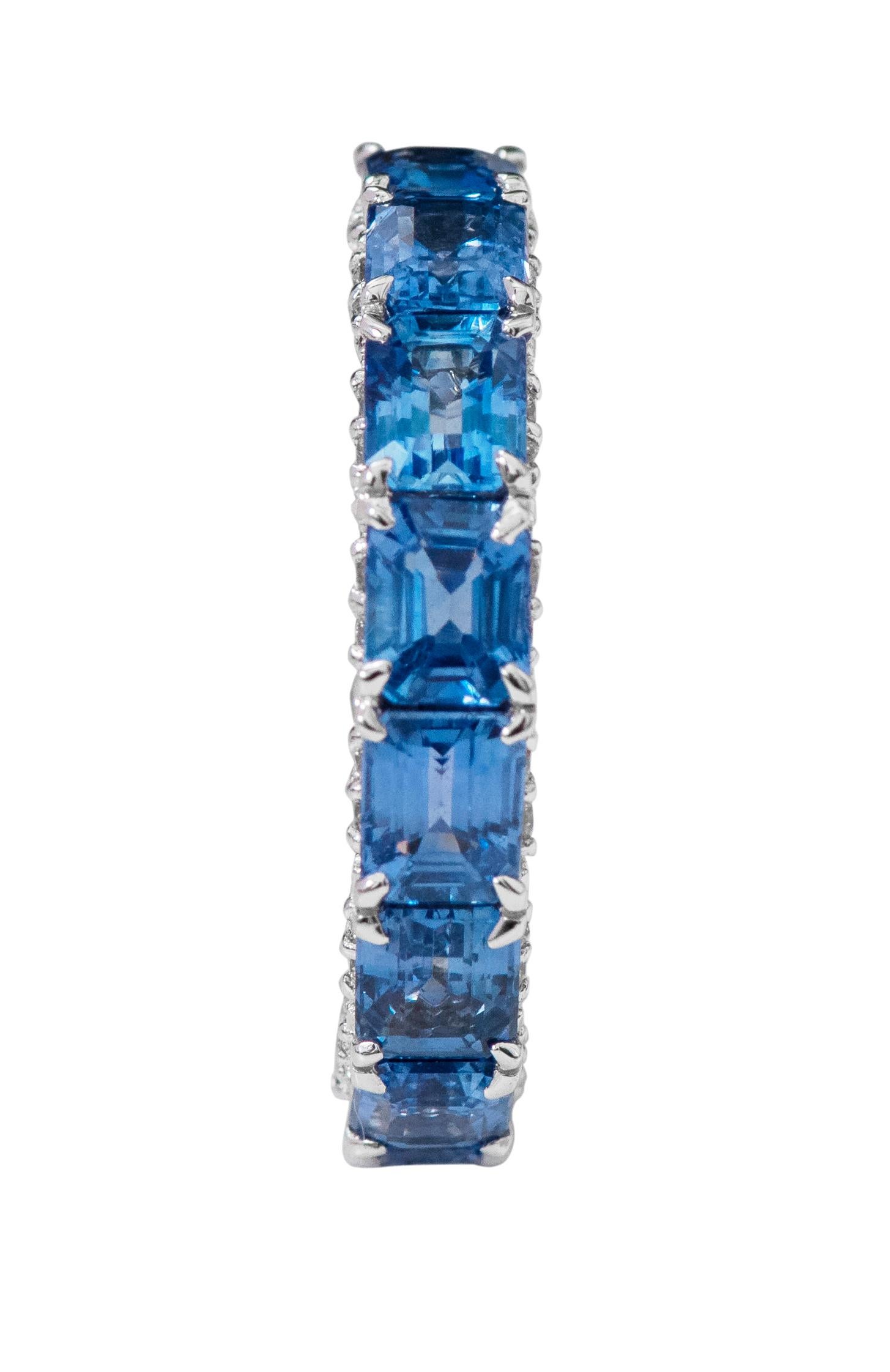 Contemporary 18 Karat Gold 8.81 Carat Emerald-Cut Sapphire and Diamond Eternity Band Ring For Sale