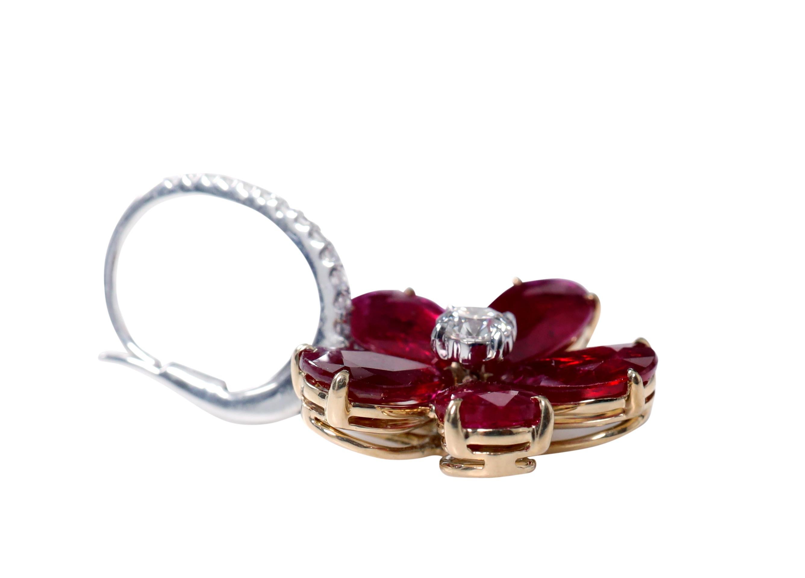 Boucles d'oreilles en goutte en or 18 carats avec fleur en rubis et diamants de 9,15 carats en vente 4