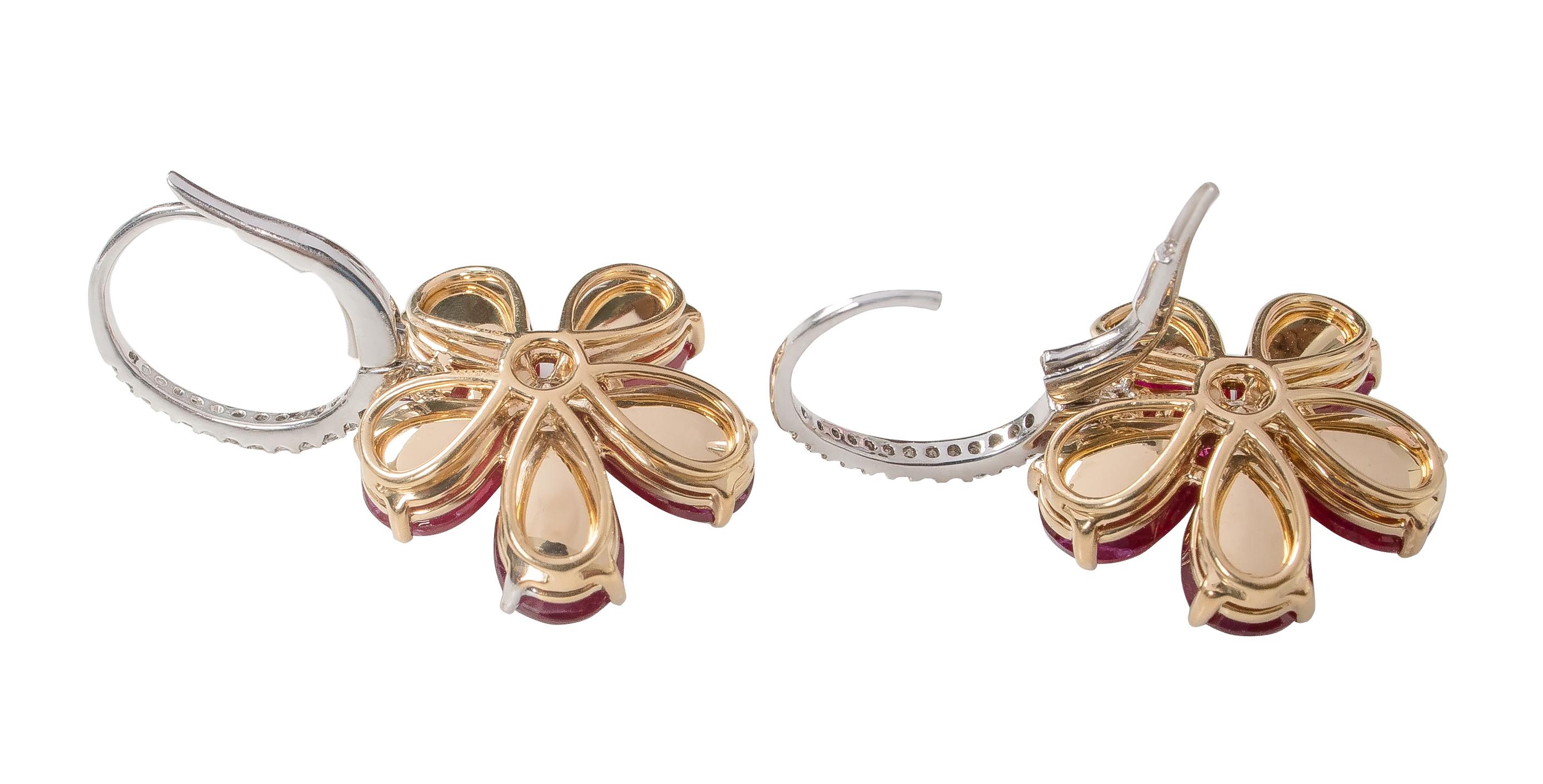 Boucles d'oreilles en goutte en or 18 carats avec fleur en rubis et diamants de 9,15 carats Pour femmes en vente