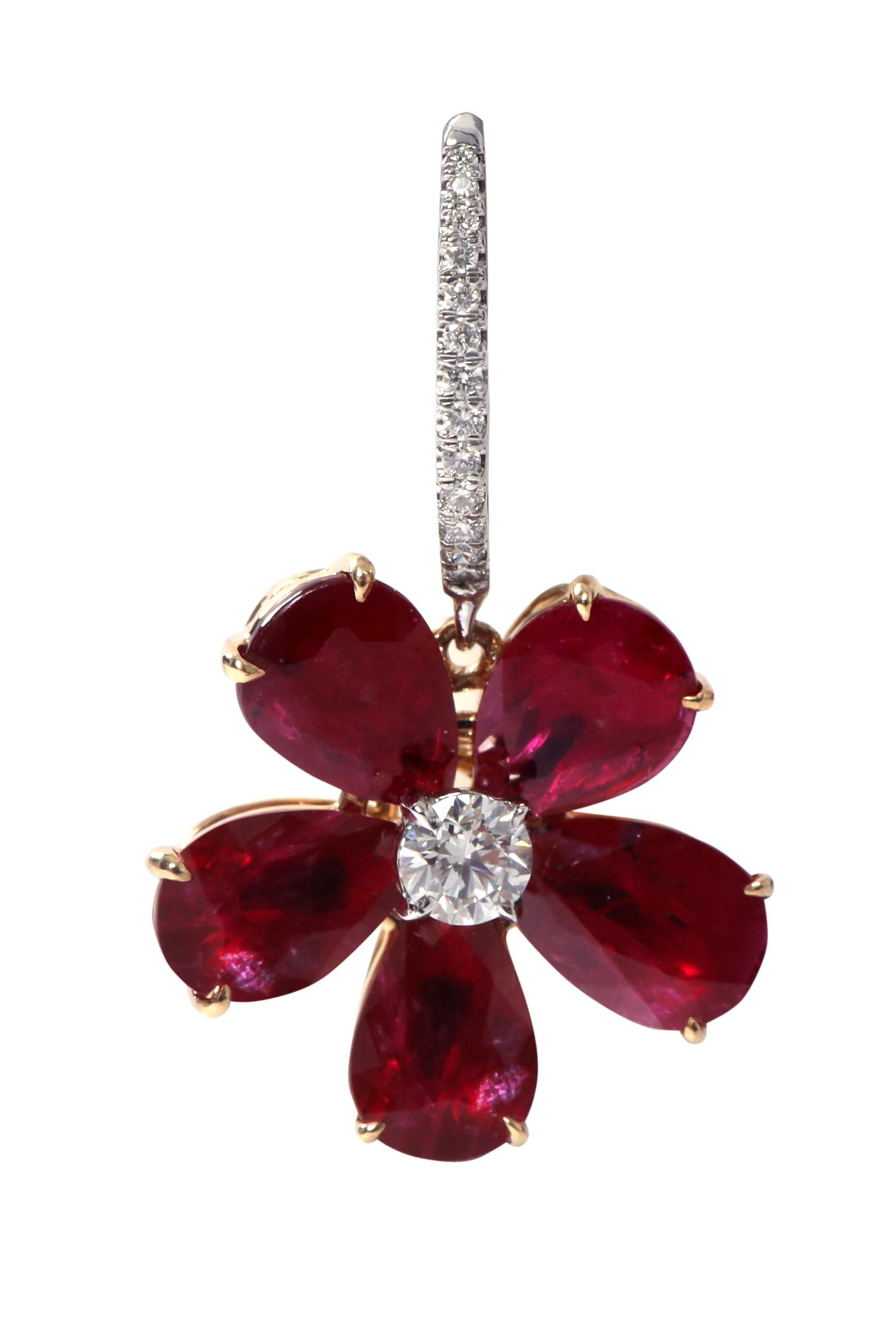 Boucles d'oreilles en goutte en or 18 carats avec fleur en rubis et diamants de 9,15 carats en vente 2