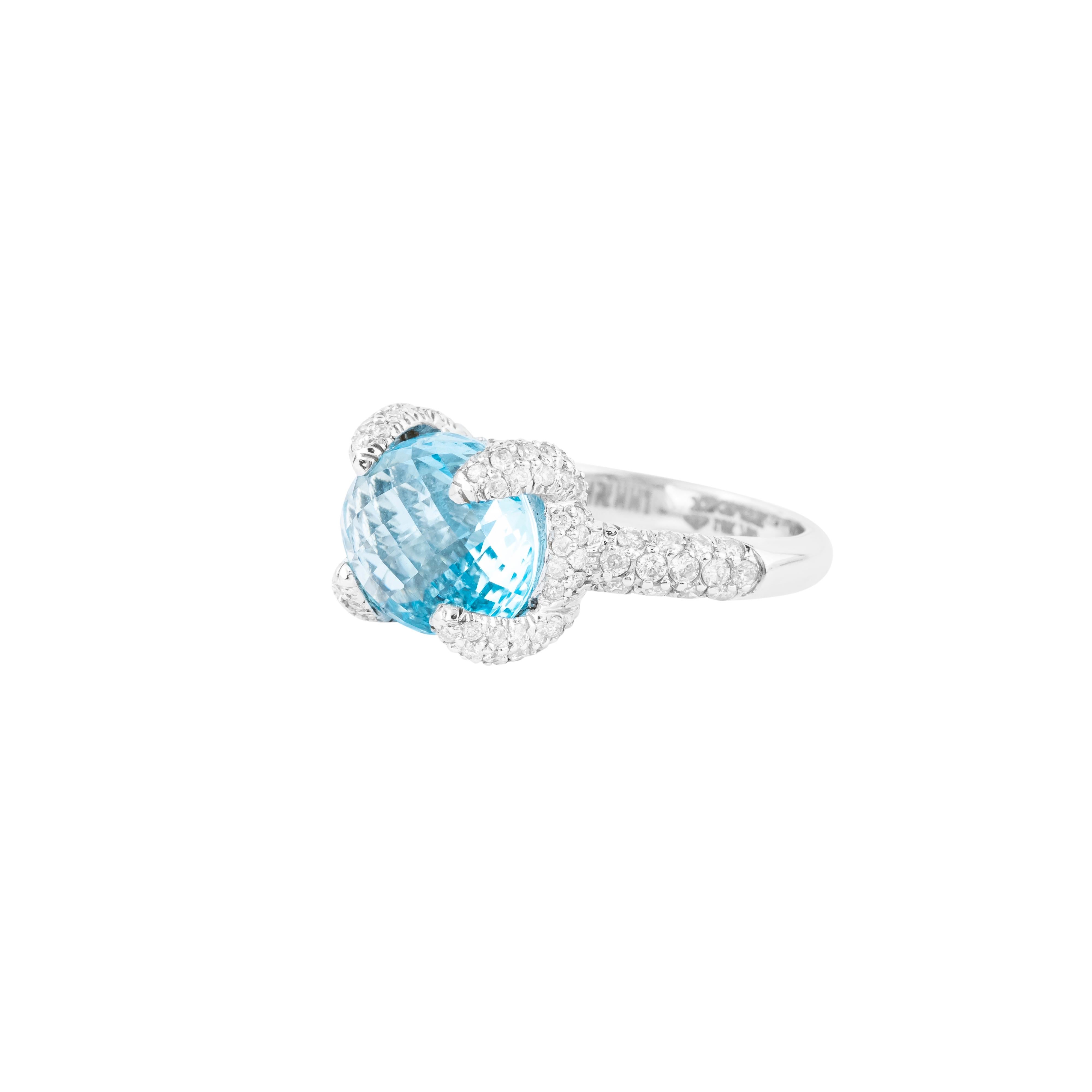 Brilliant Cut 18 Karat Gold 9.26 Carats Blue Topaz and Diamond Solitaire Ring For Sale