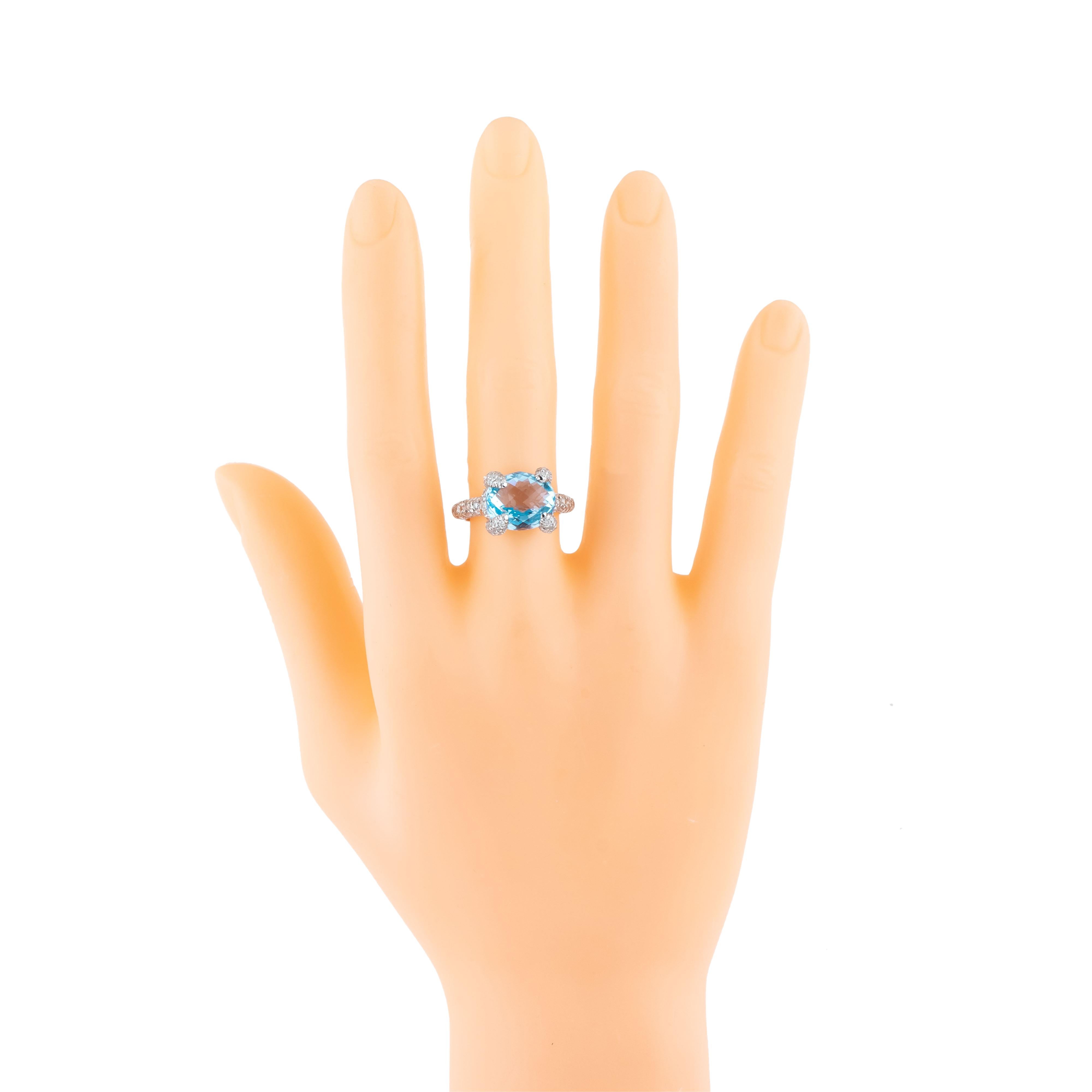 Women's 18 Karat Gold 9.26 Carats Blue Topaz and Diamond Solitaire Ring For Sale