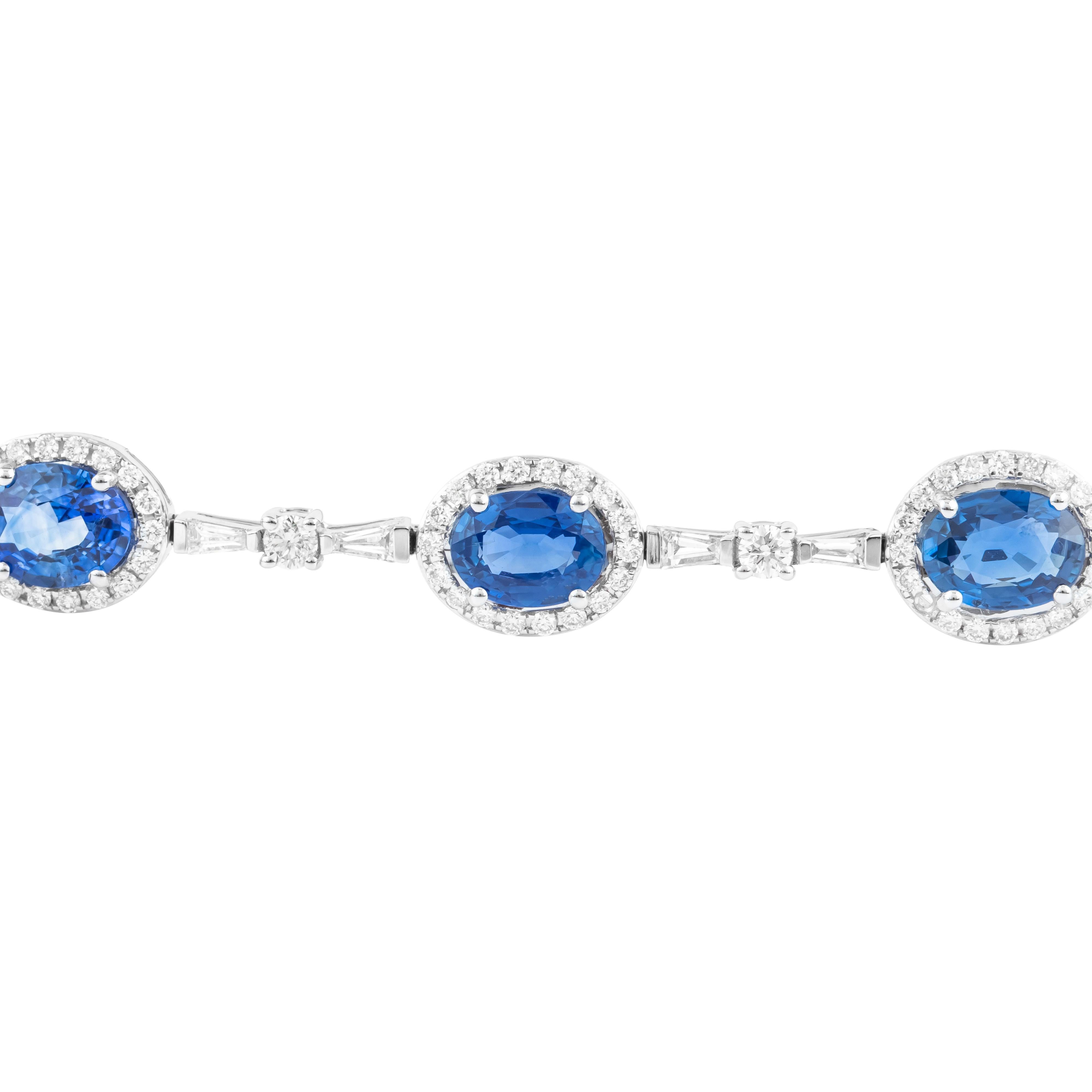 Moderne Bracelet tennis en or 18 carats avec saphirs 9,82 carats et diamants en vente