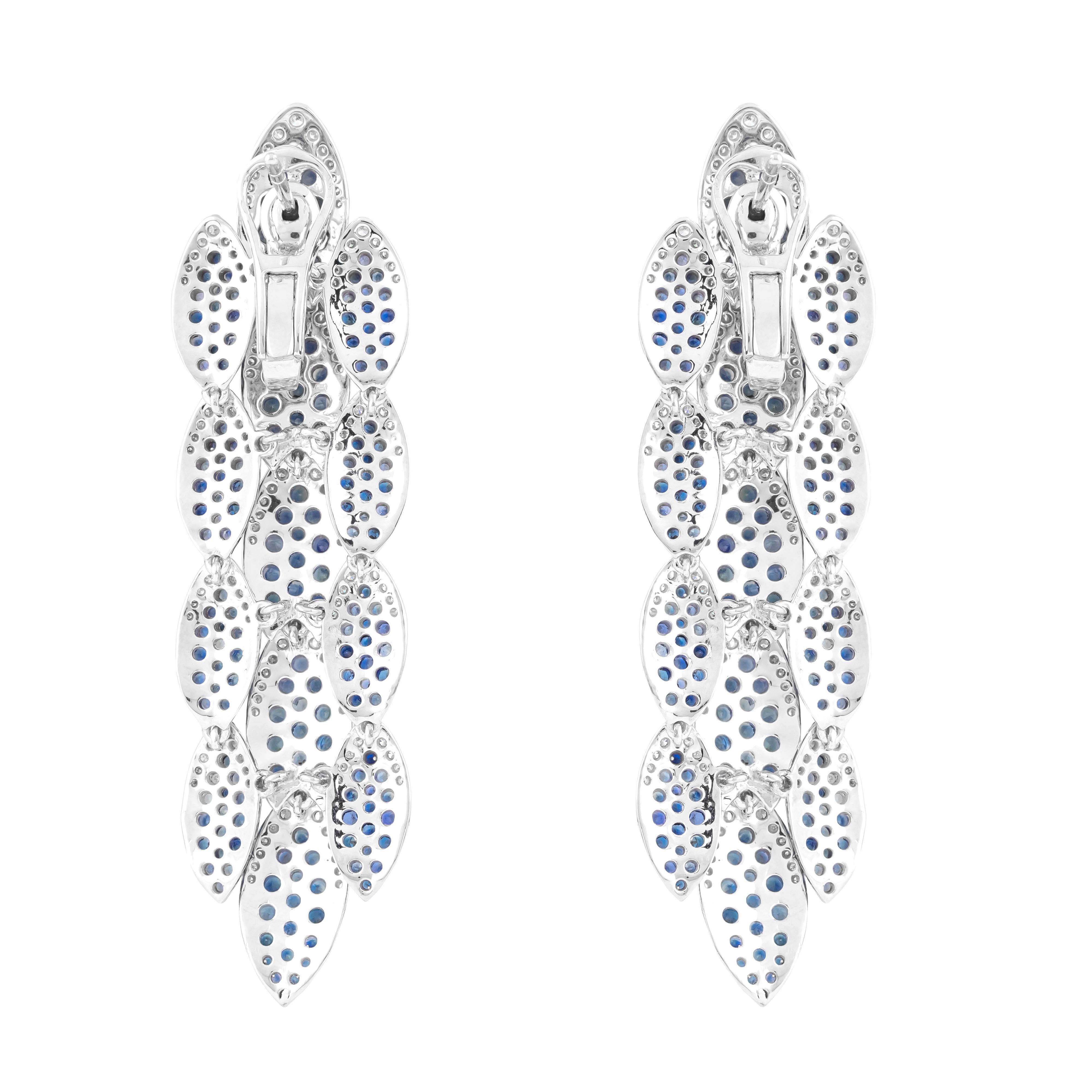 18 Karat Gold 9.9 Carat Blue Sapphire & Diamond Chandelier Earrings In New Condition For Sale In Jaipur, IN