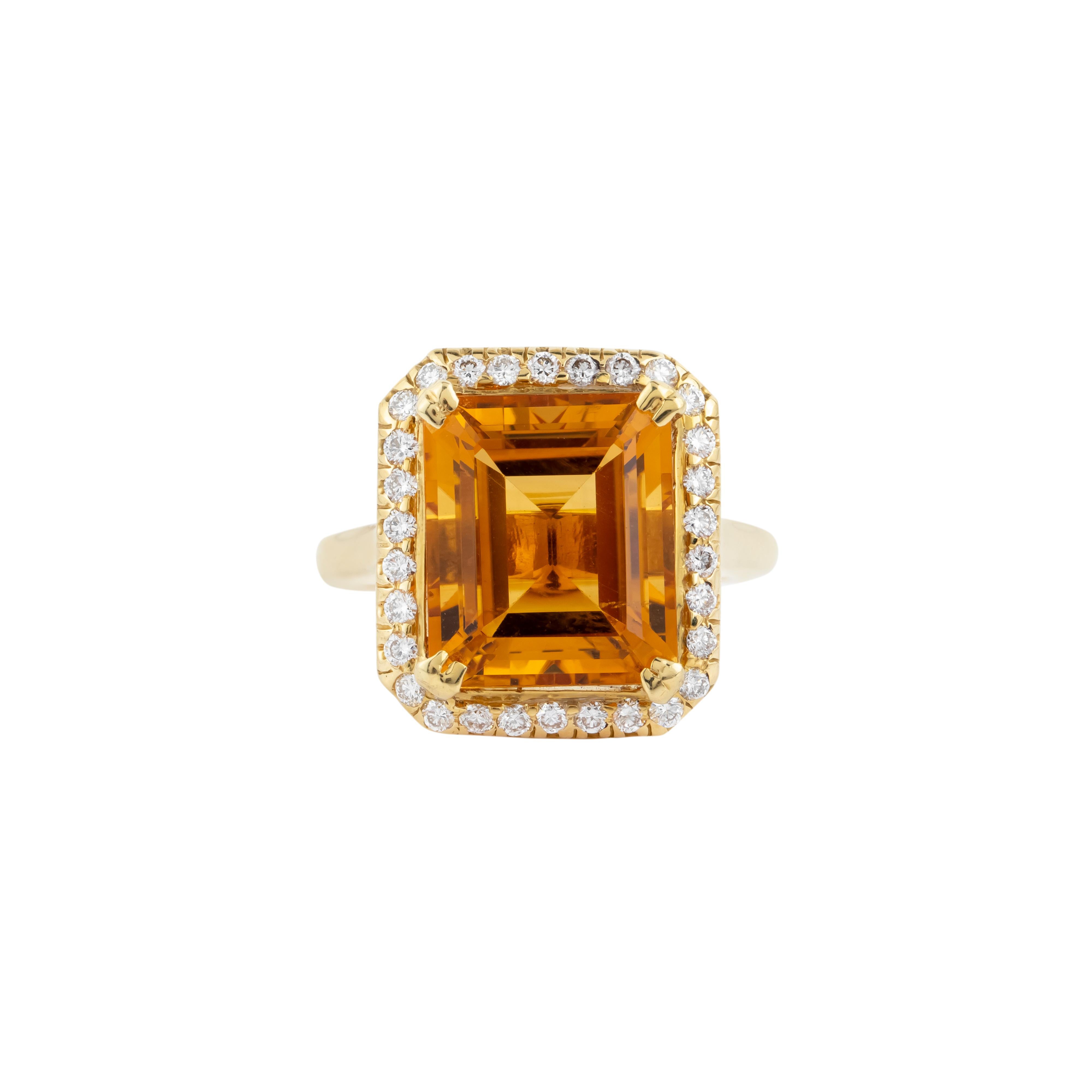 Brilliant Cut 18 Karat Gold 9.98 Carats Golden Topaz and Diamond Modern Ring For Sale